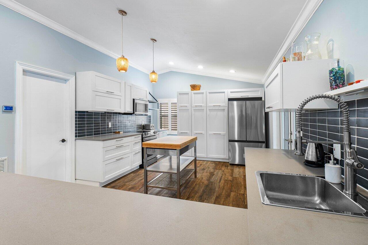 603 NW 11th St