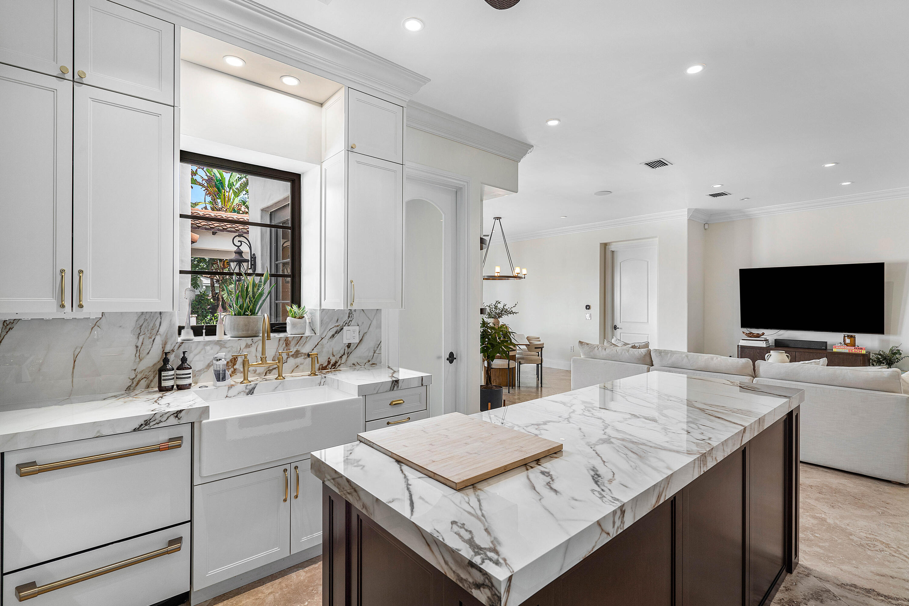729 NW 7th St