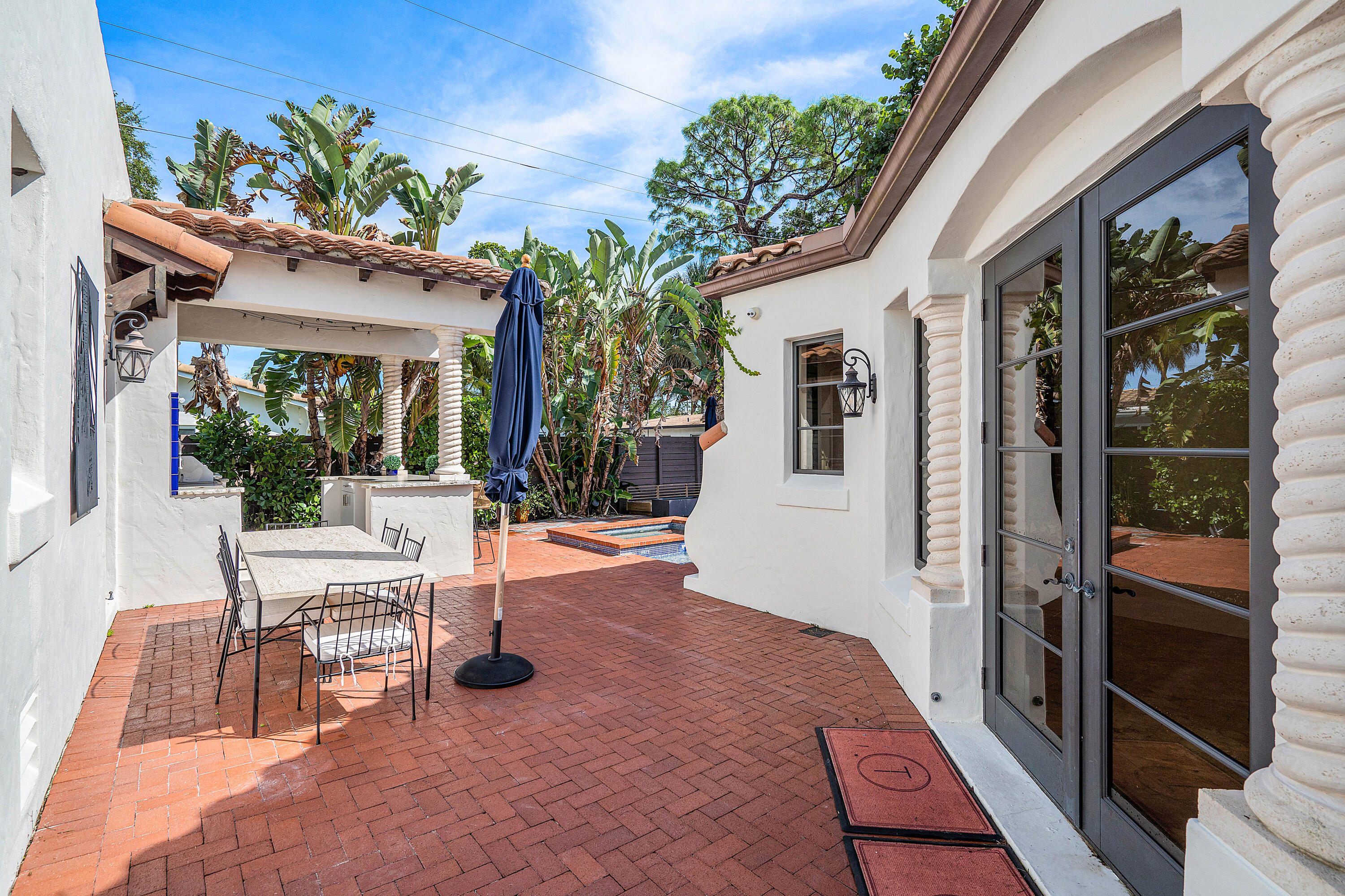 729 NW 7th St