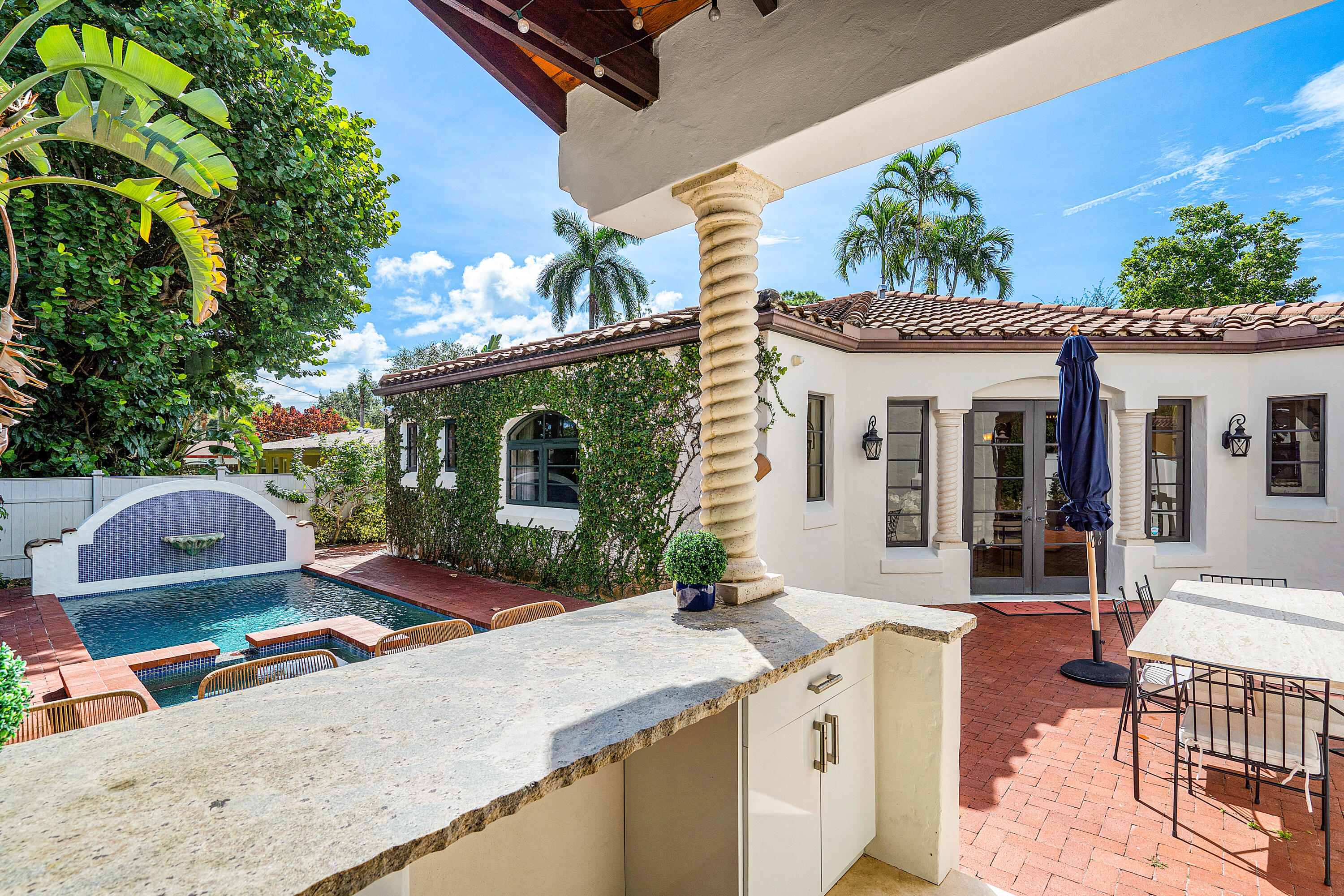 729 NW 7th St