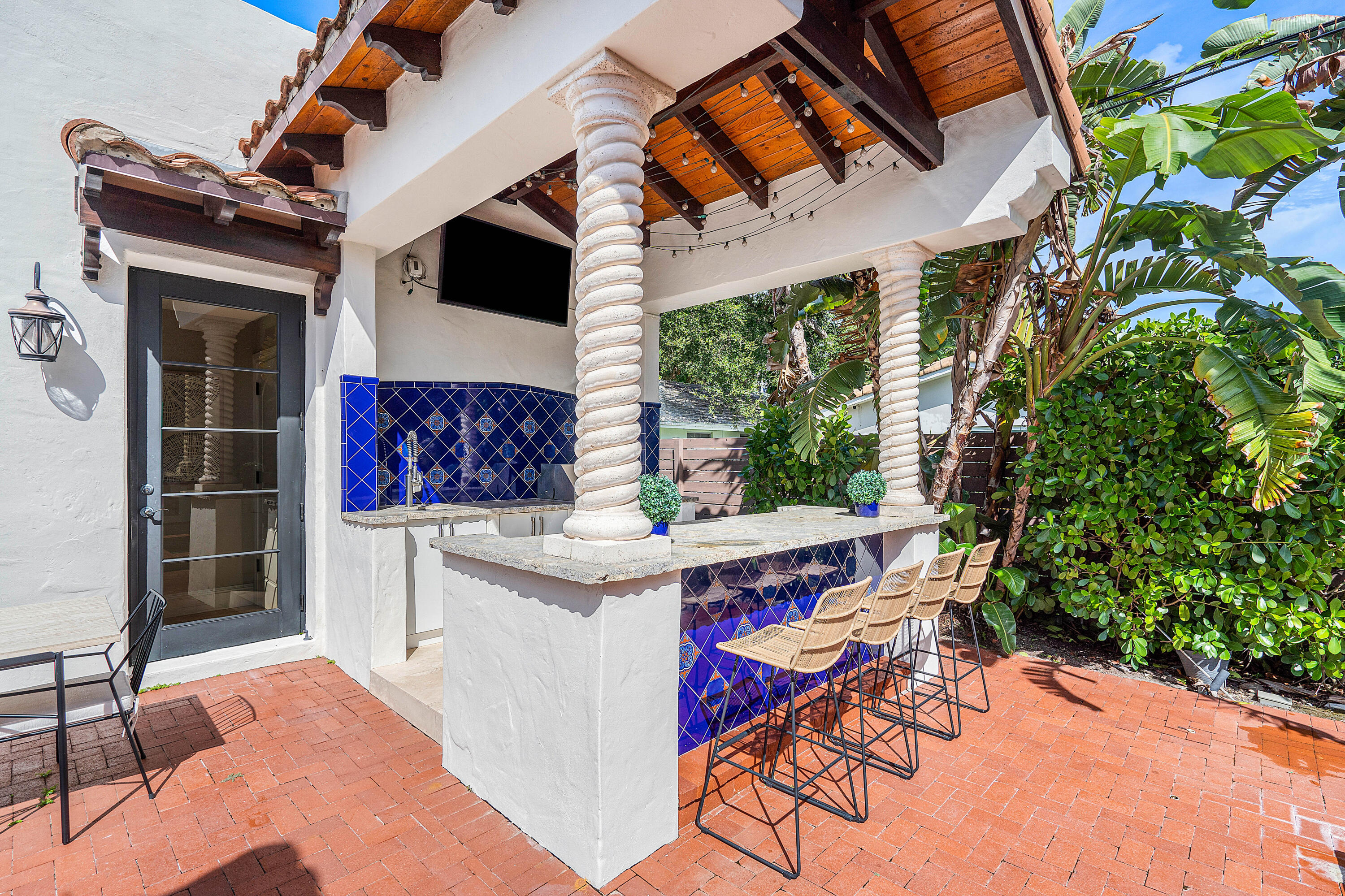 729 NW 7th St
