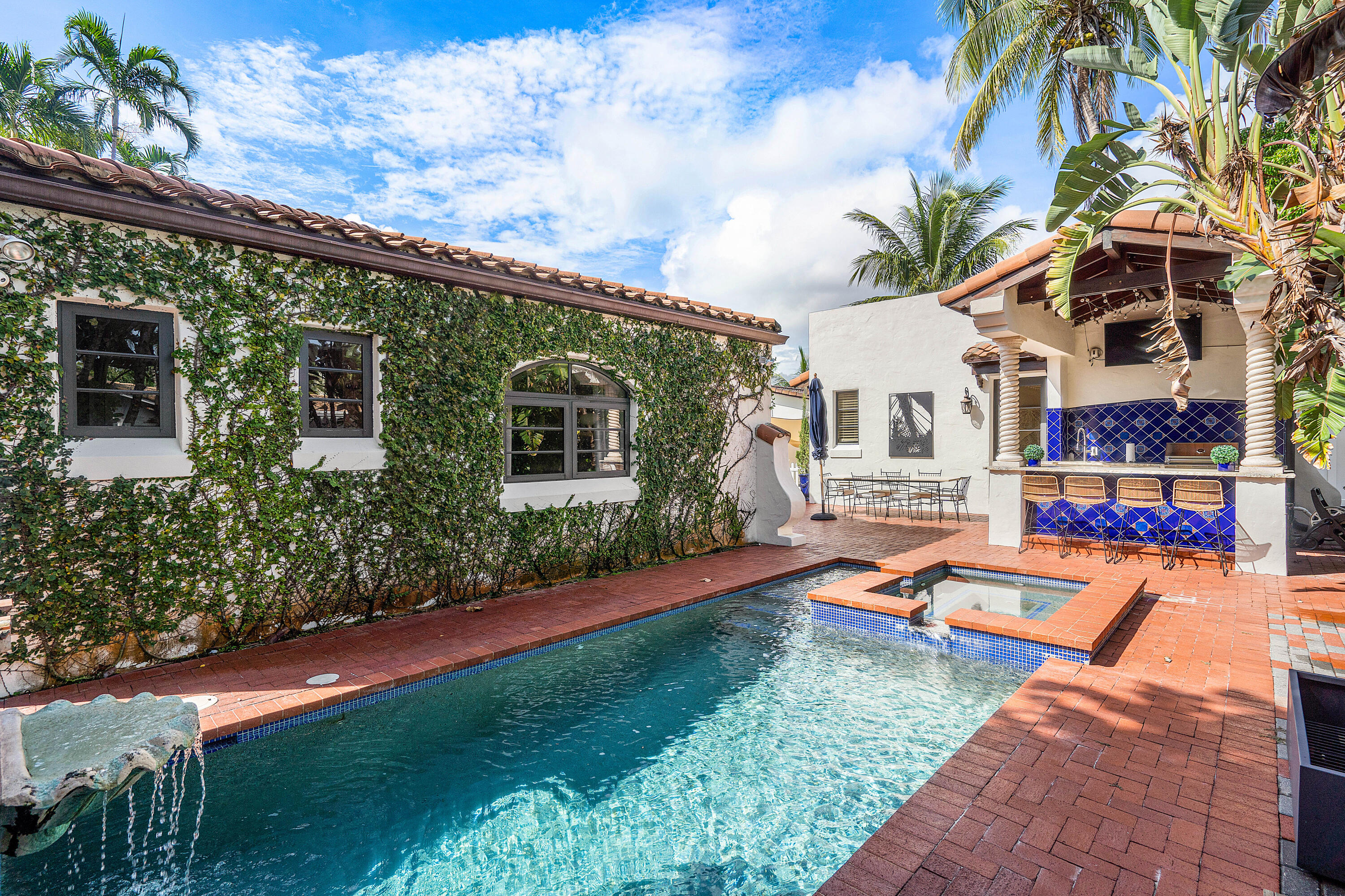 729 NW 7th St