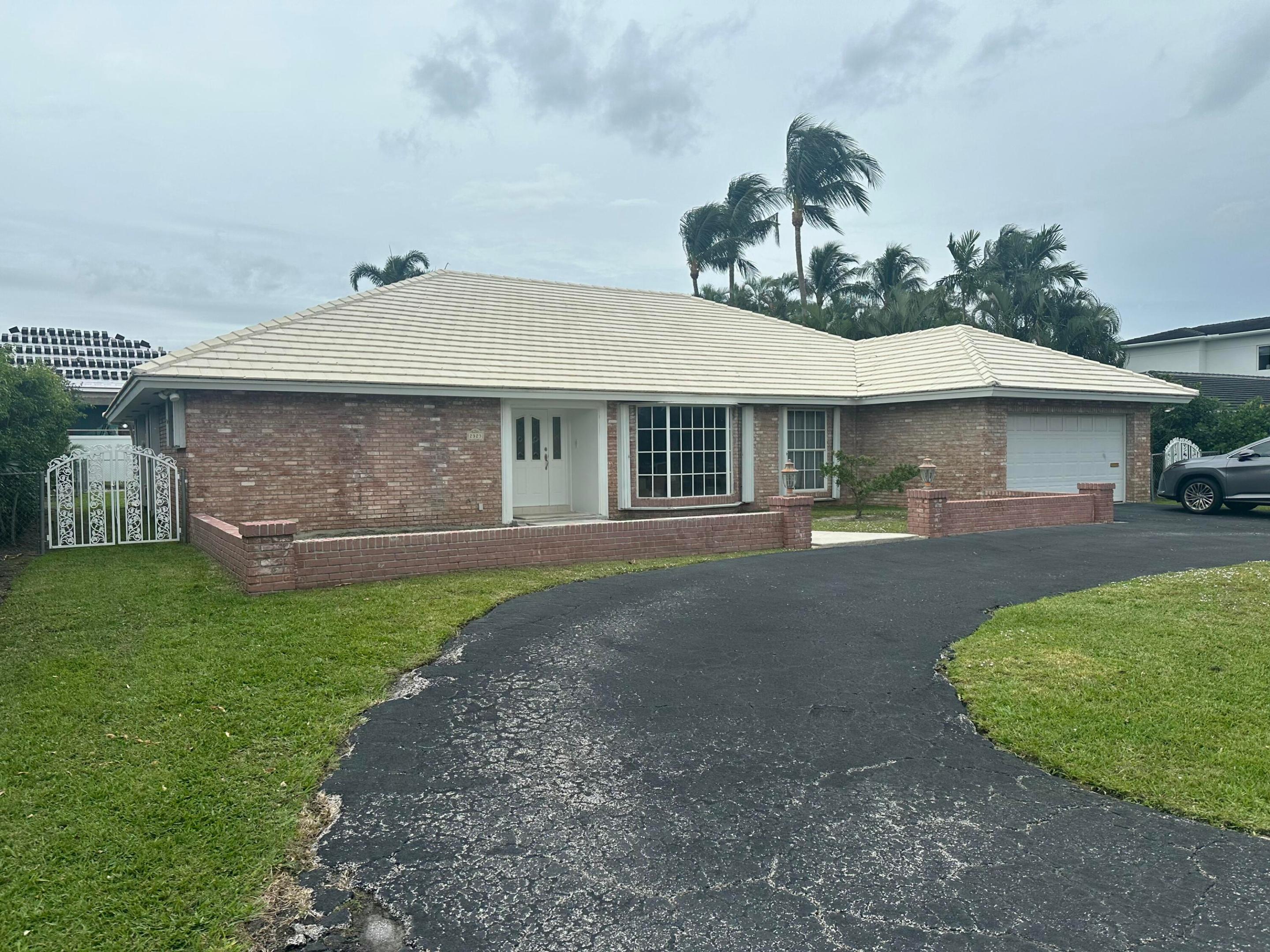 2323 Queen Palm Rd