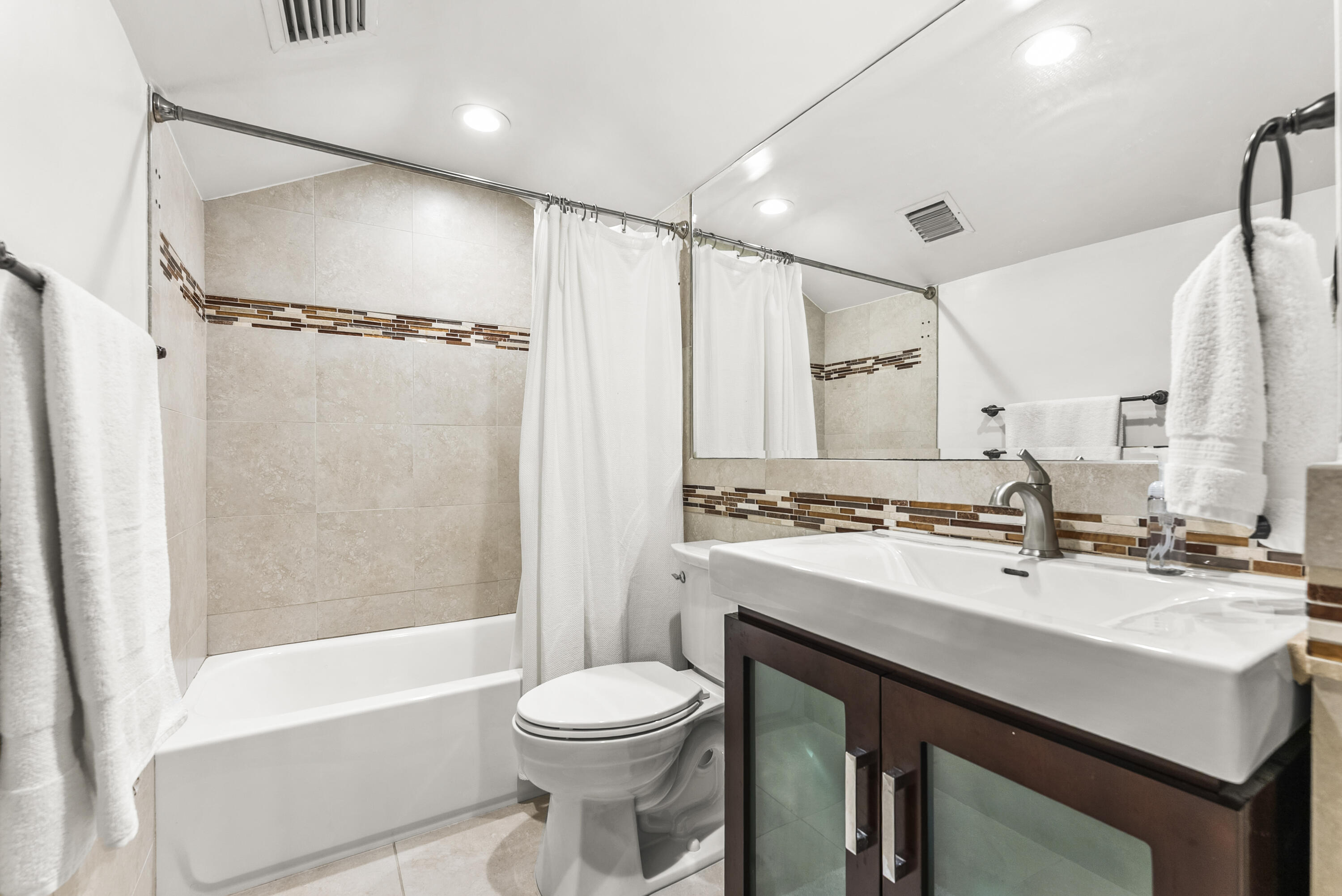 915 Parkside Circle N