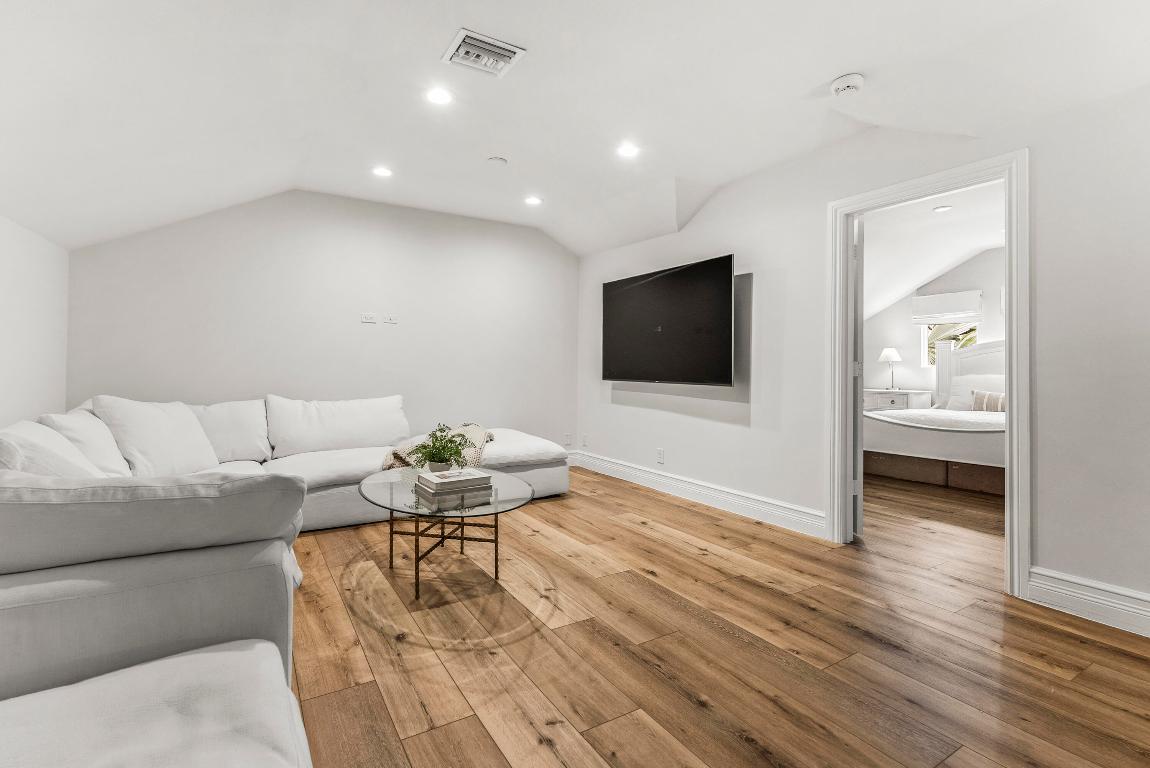 915 Parkside Circle N