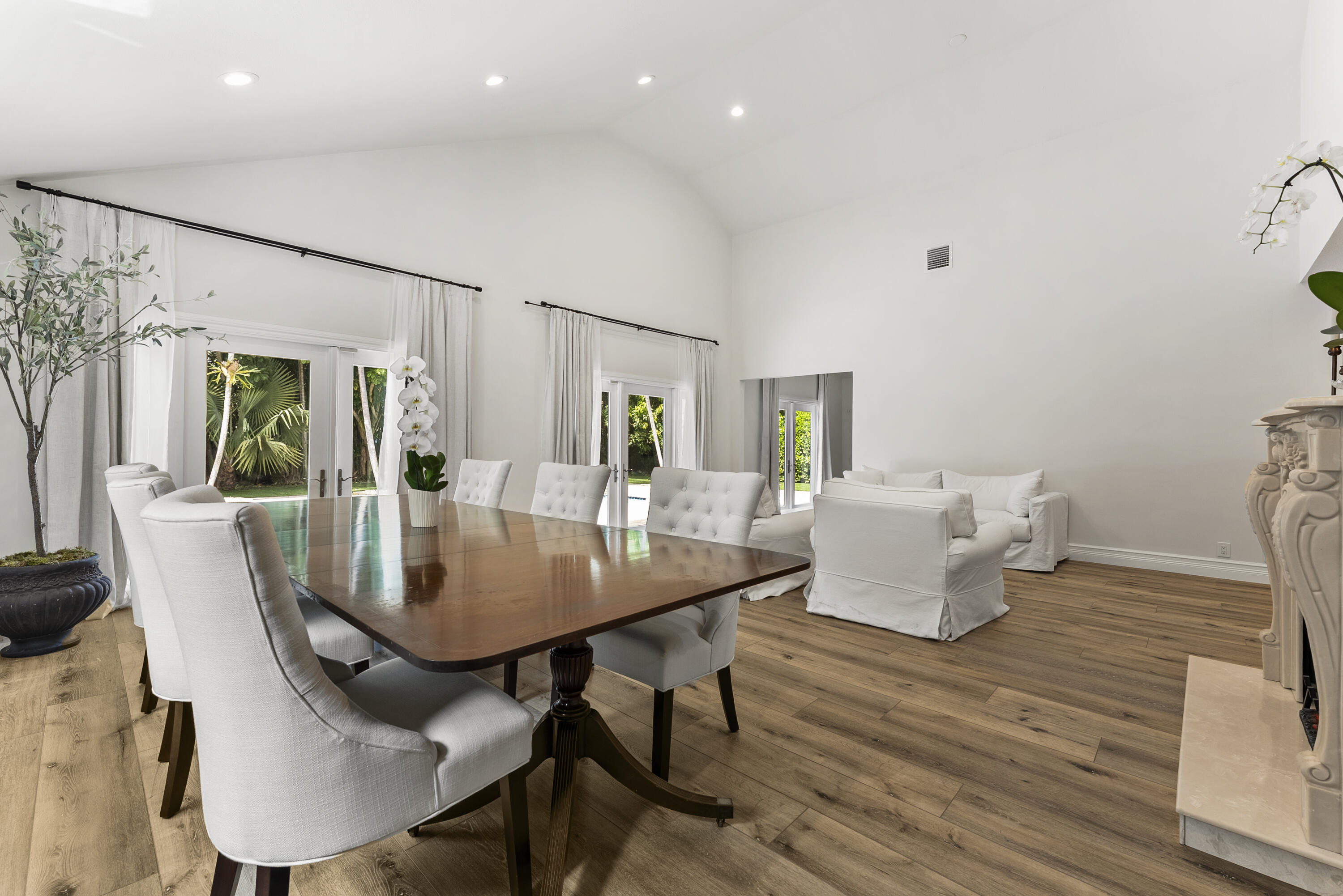 915 Parkside Circle N