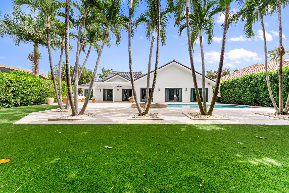 915 Parkside Circle N