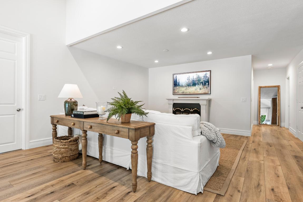 915 Parkside Circle N