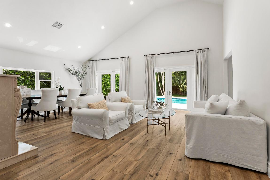 915 Parkside Circle N