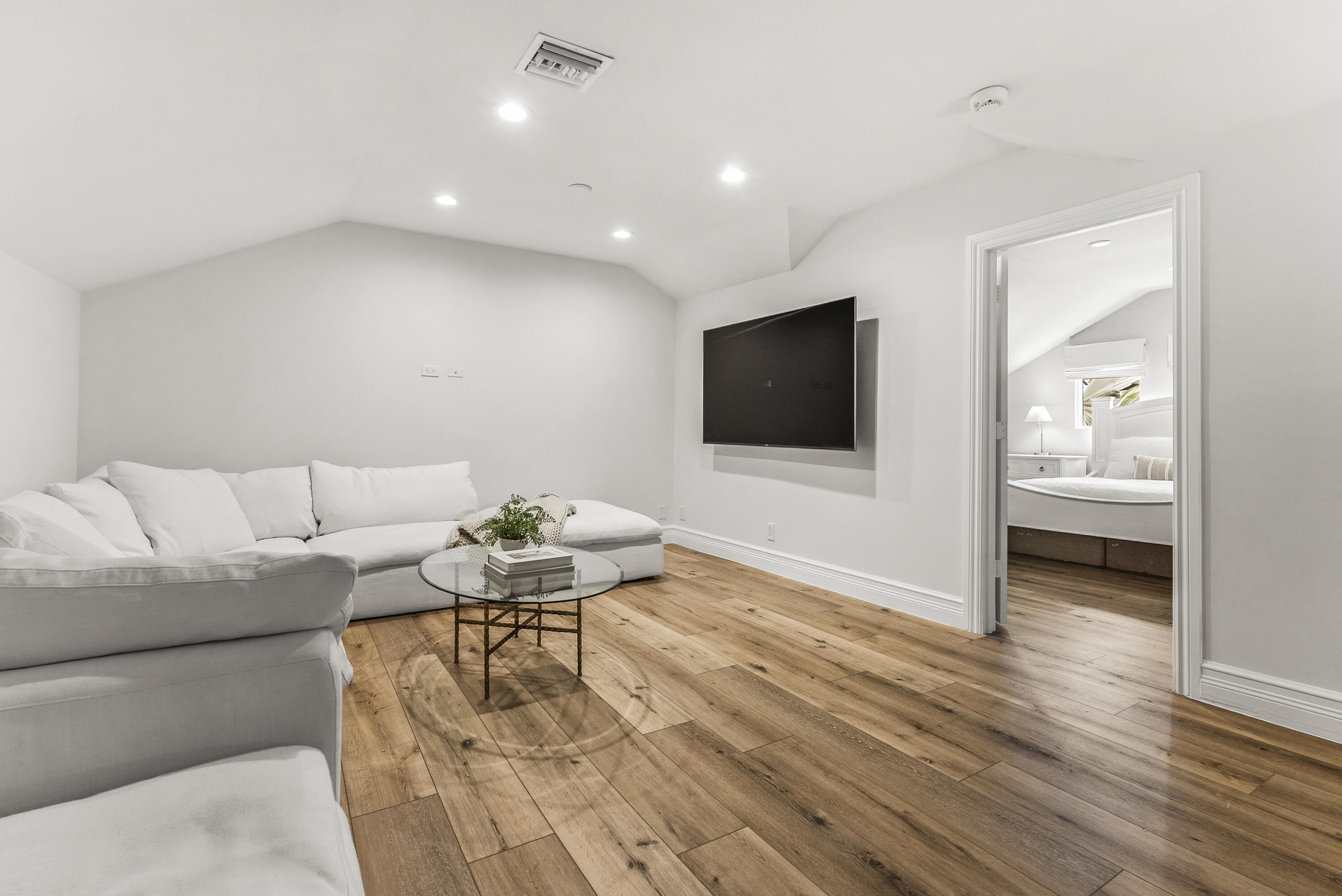 915 Parkside Circle N