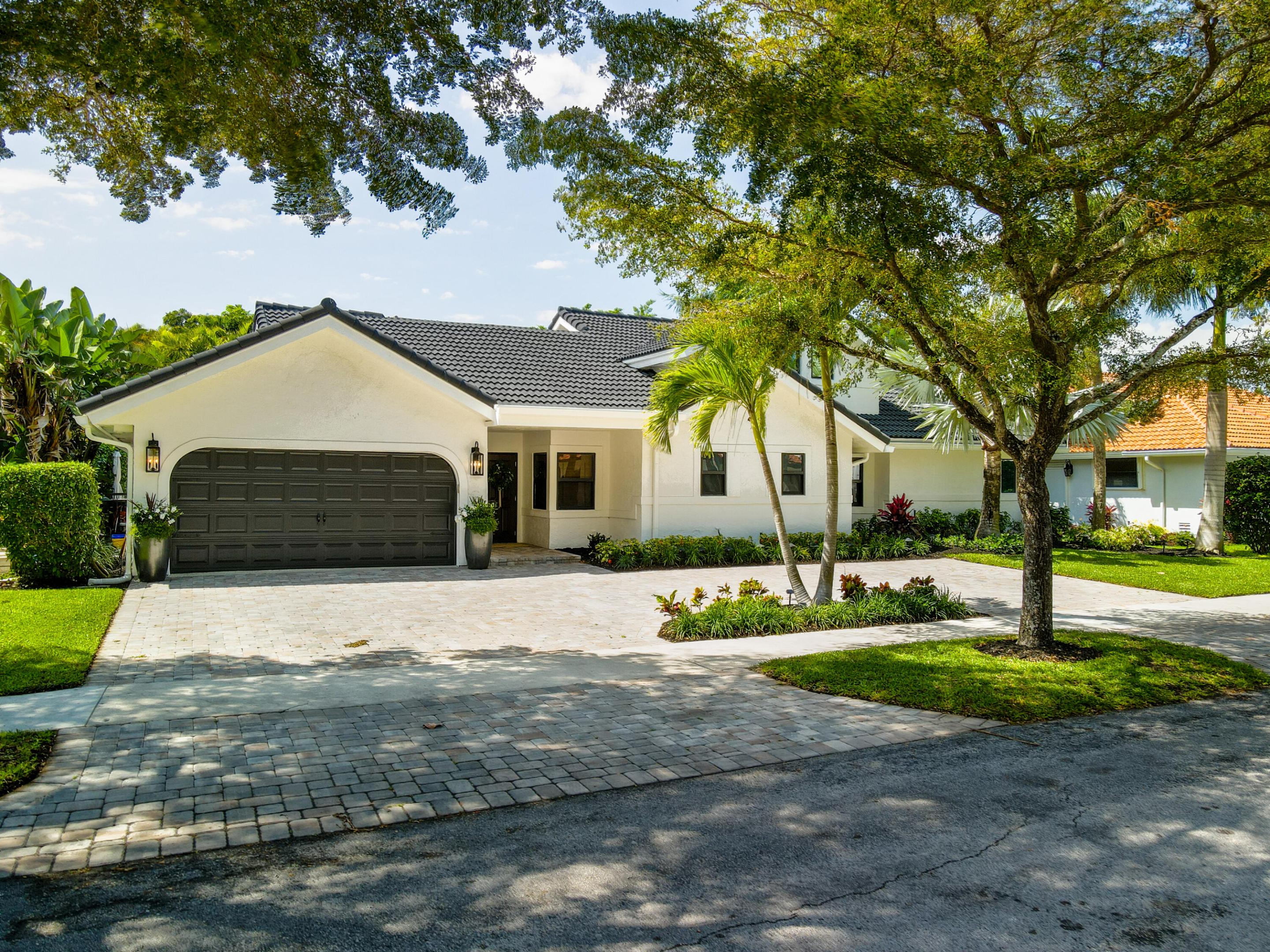 915 Parkside Circle N