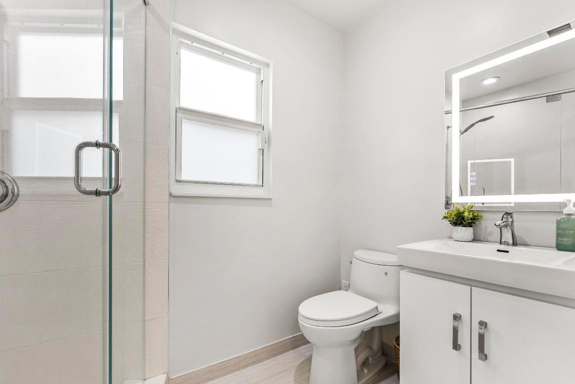 915 Parkside Circle N