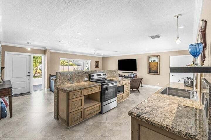 653 NW 10th Court