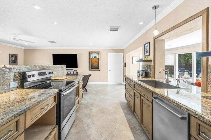 653 NW 10th Court