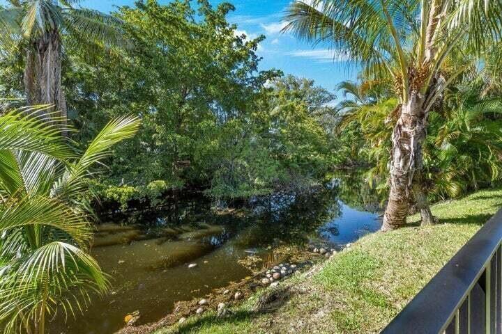 653 NW 10th Court