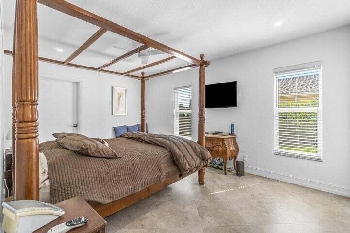 653 NW 10th Court