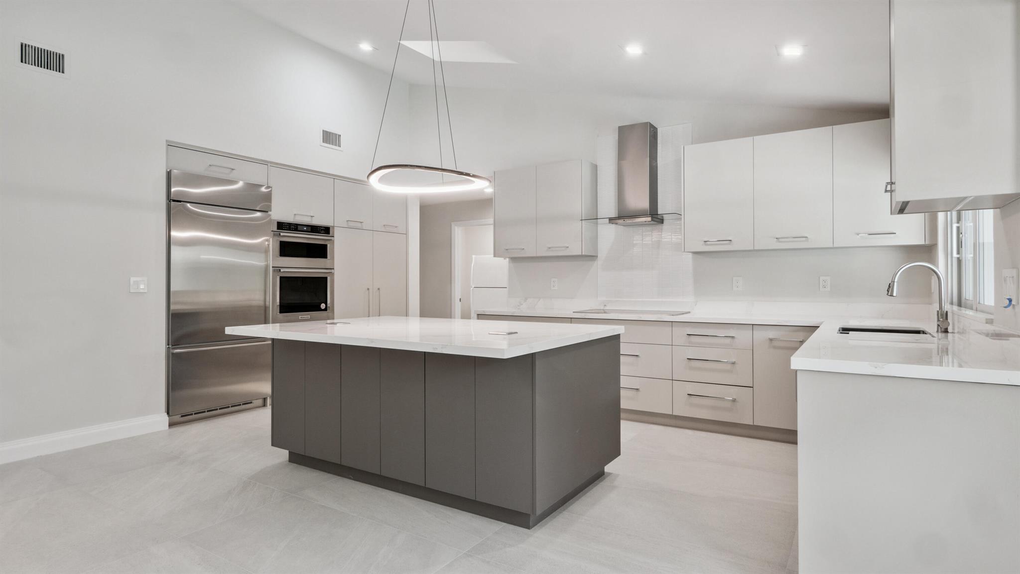 2839 Banyan Boulevard Circle NW