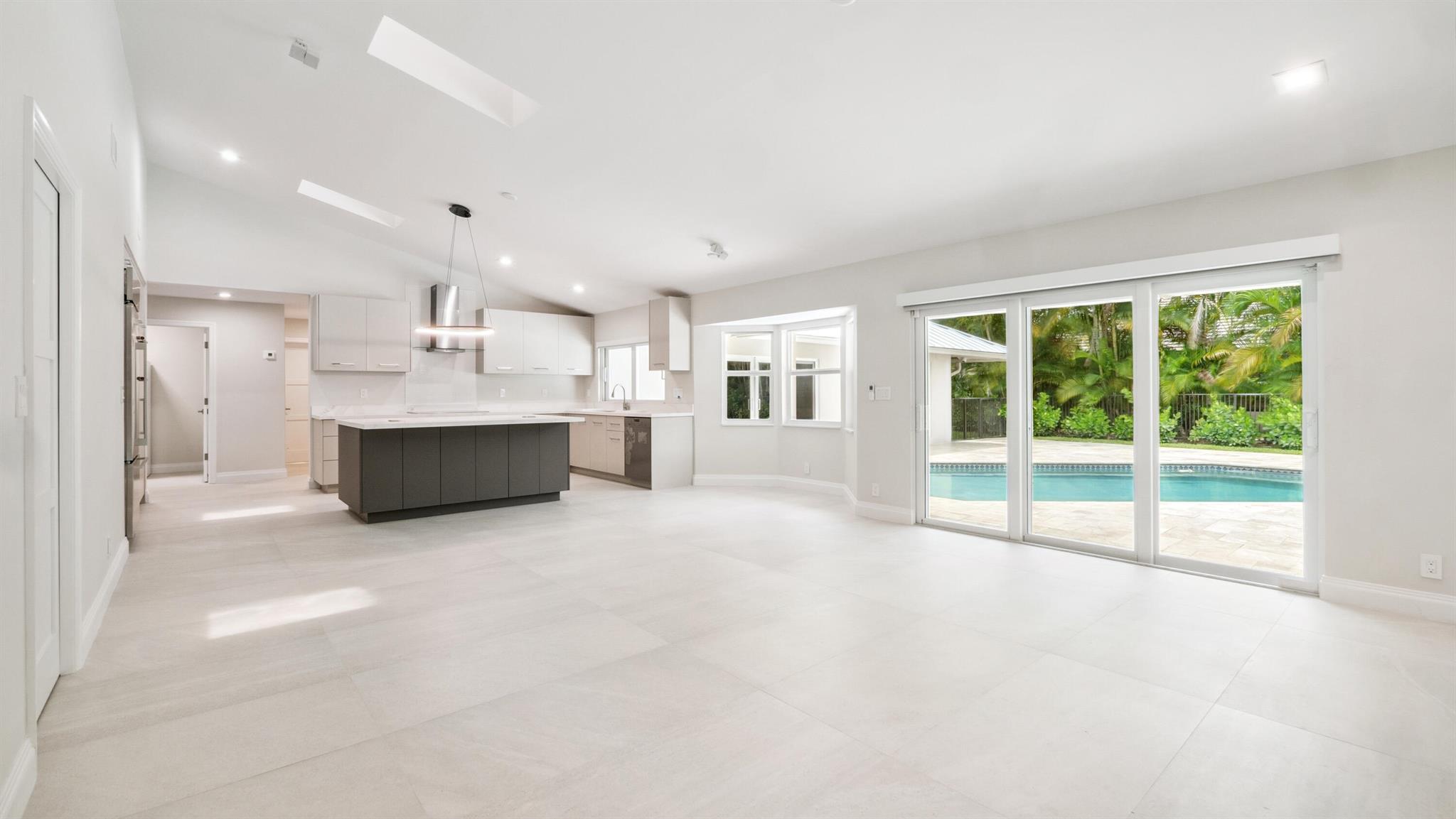 2839 Banyan Boulevard Circle NW