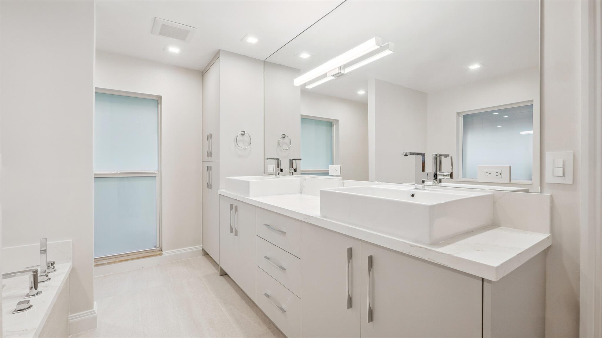 2839 Banyan Boulevard Circle NW