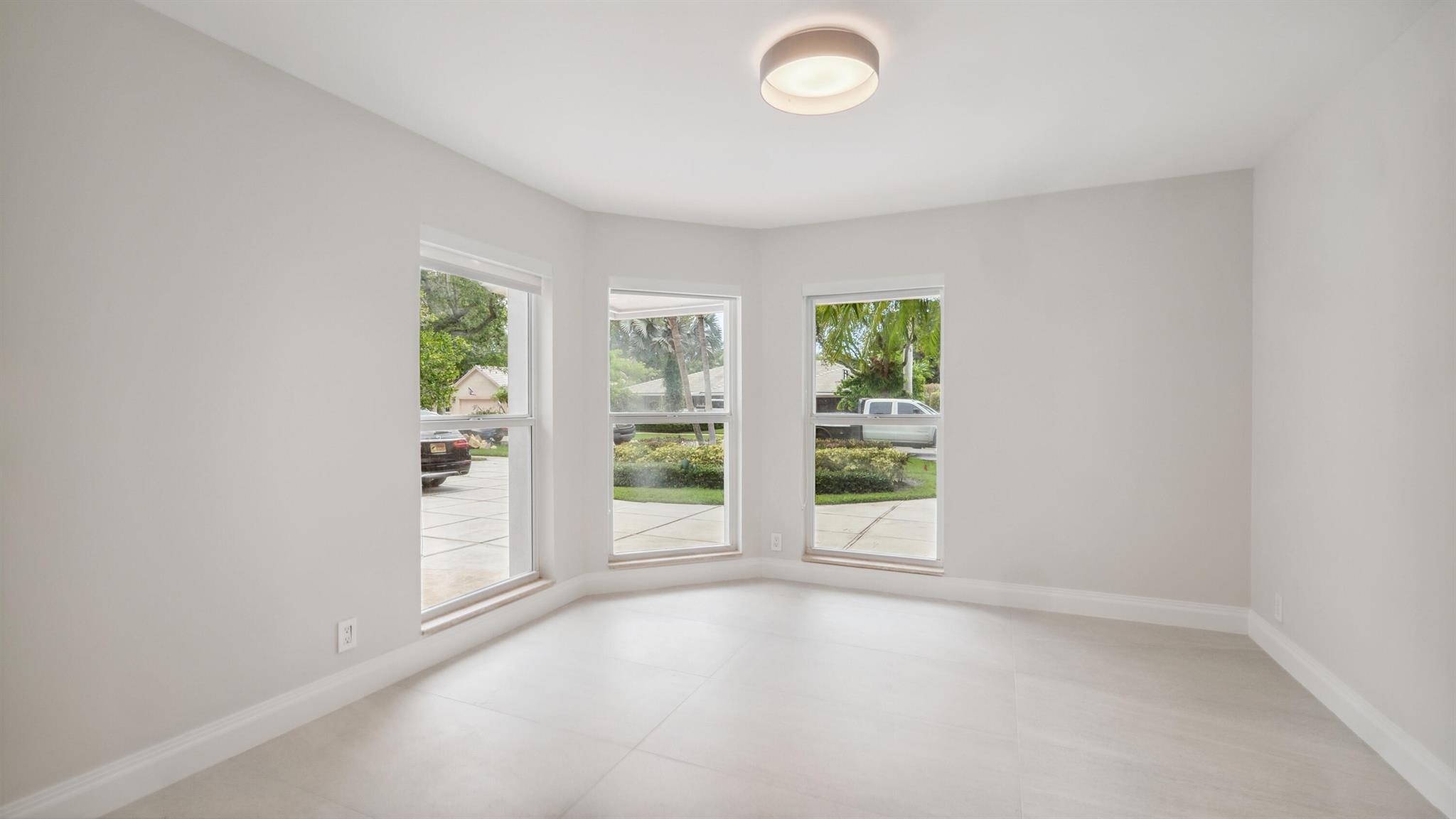 2839 Banyan Boulevard Circle NW