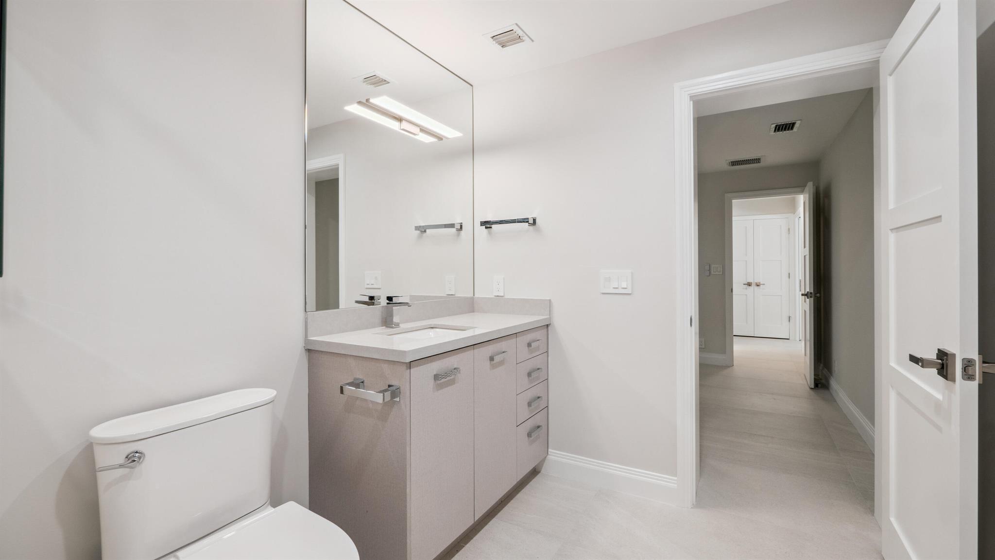 2839 Banyan Boulevard Circle NW