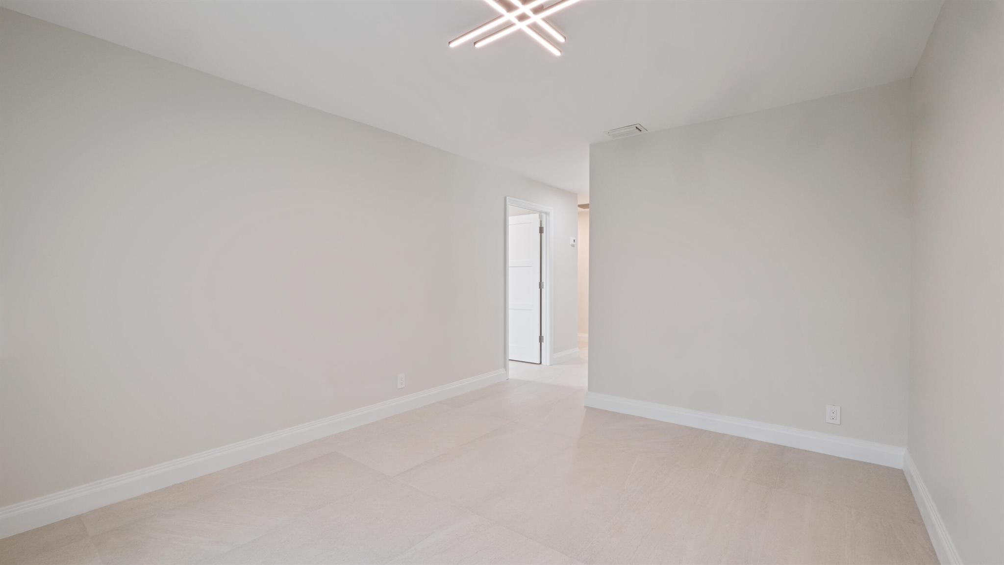 2839 Banyan Boulevard Circle NW