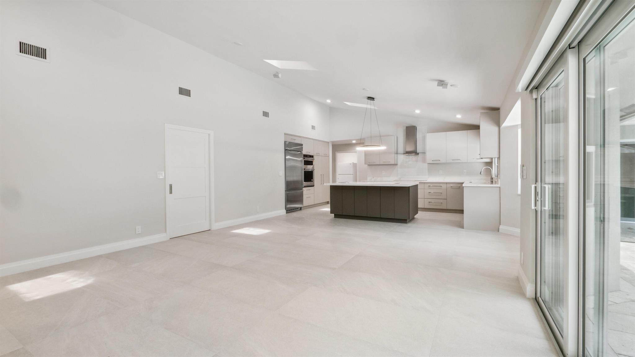 2839 Banyan Boulevard Circle NW