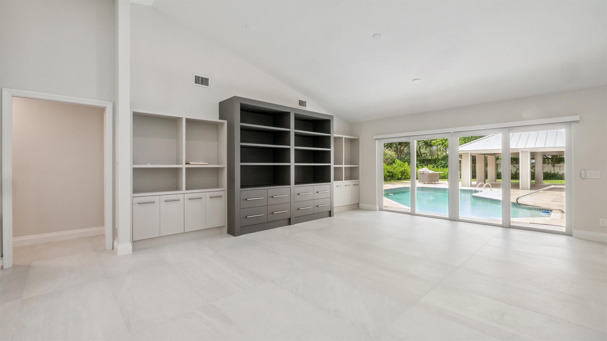 2839 Banyan Boulevard Circle NW