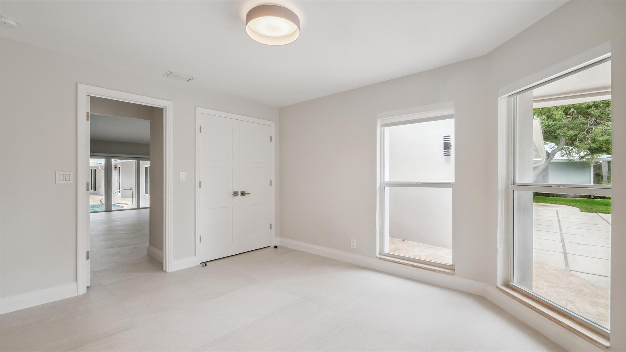 2839 Banyan Boulevard Circle NW