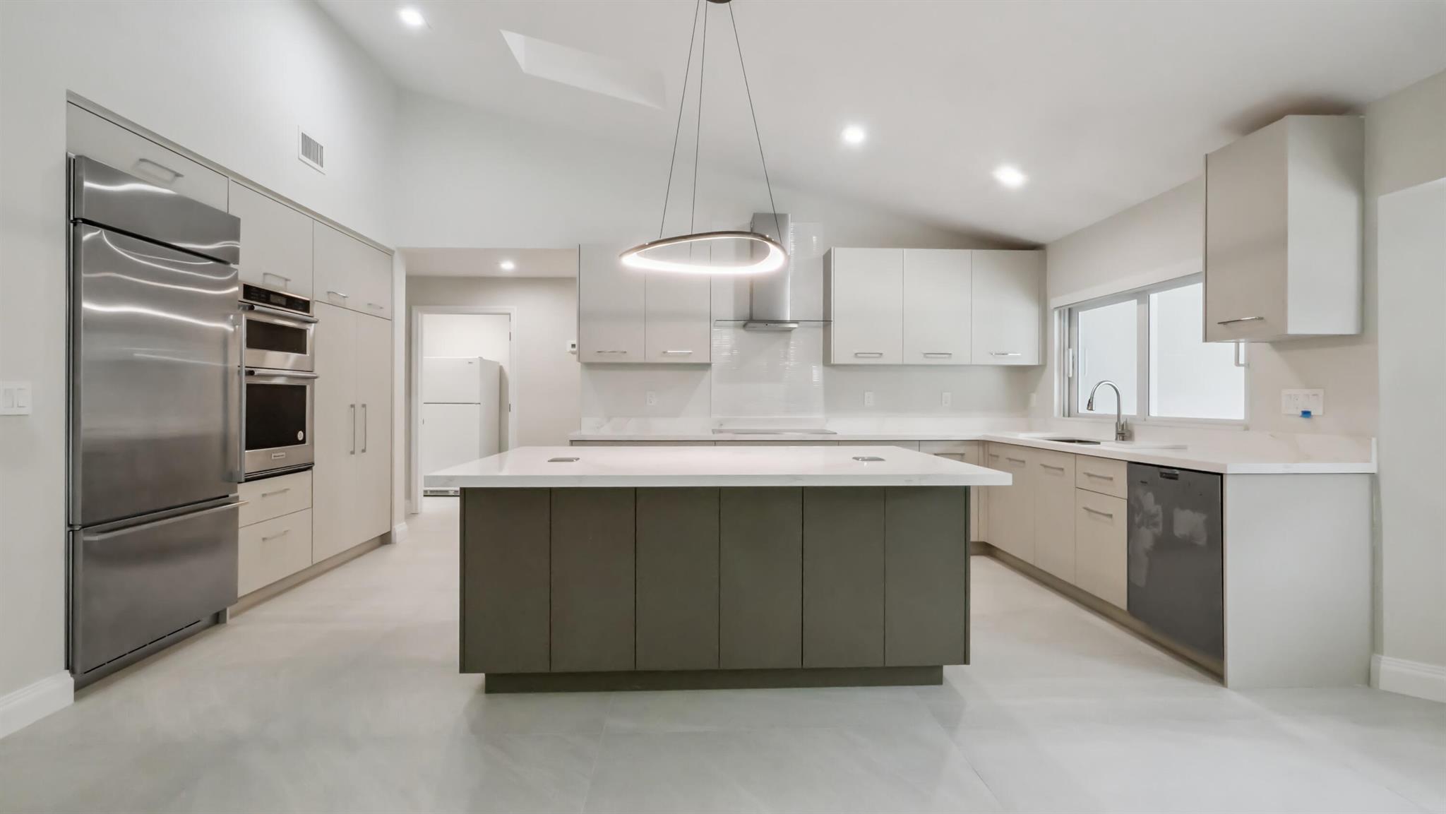 2839 Banyan Boulevard Circle NW