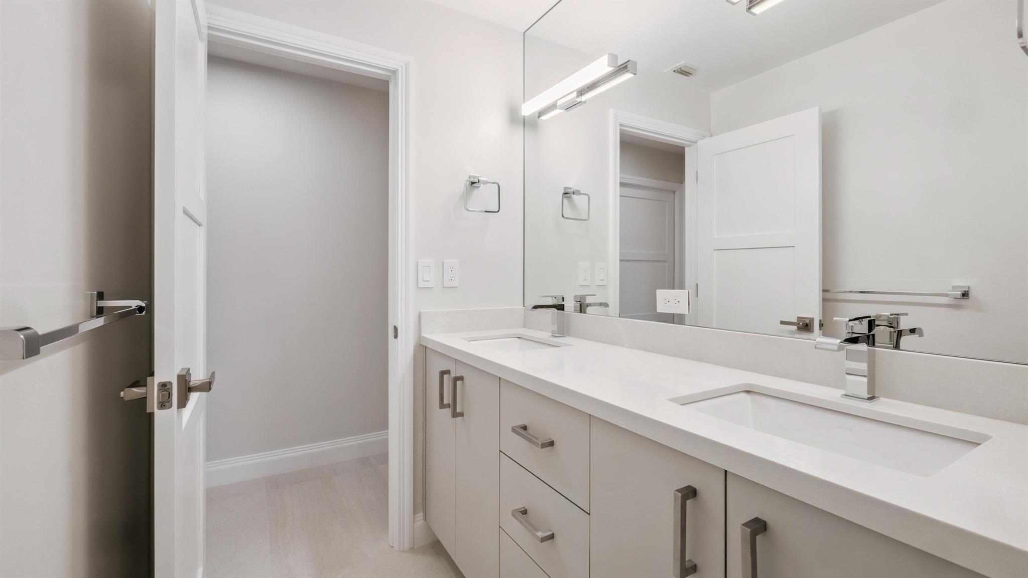 2839 Banyan Boulevard Circle NW