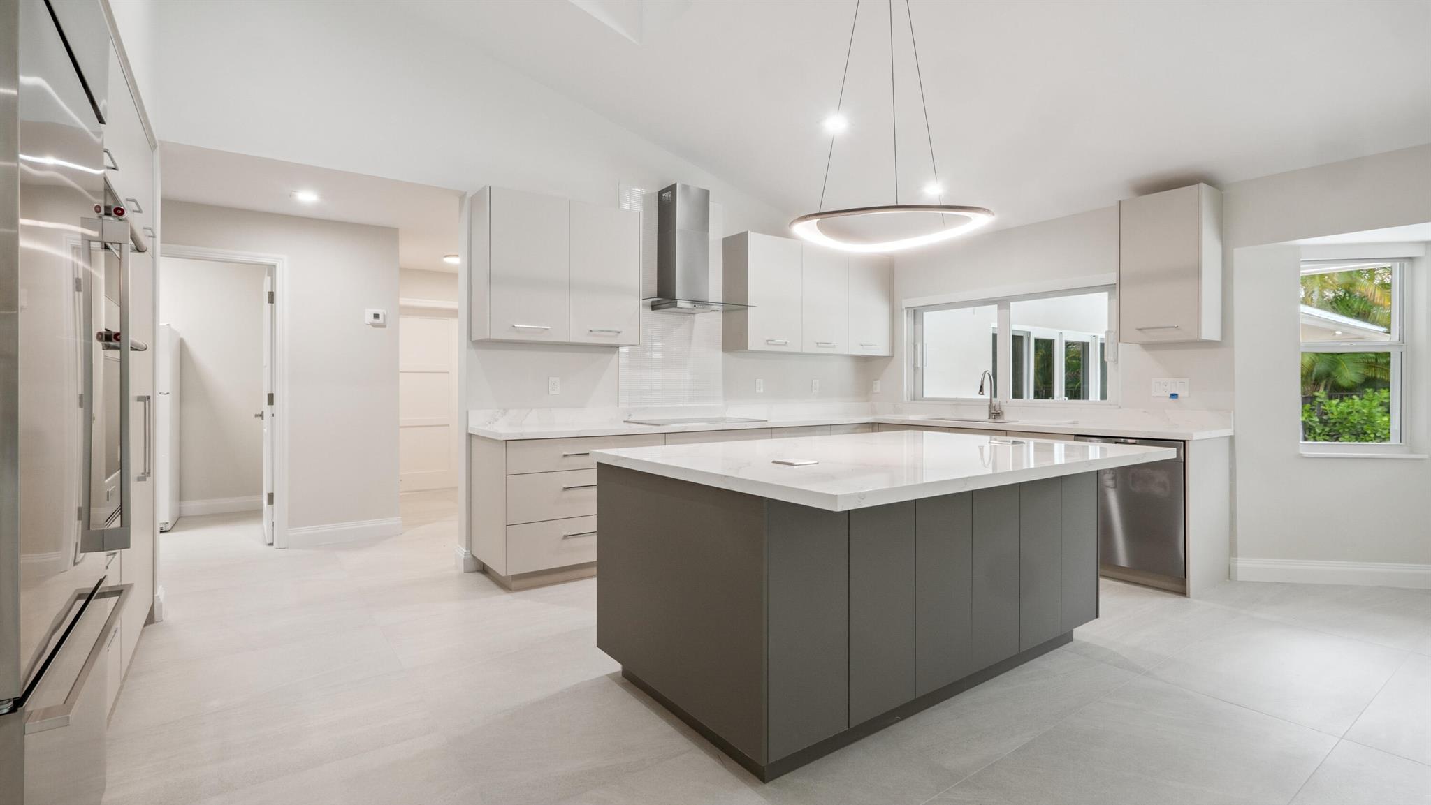 2839 Banyan Boulevard Circle NW