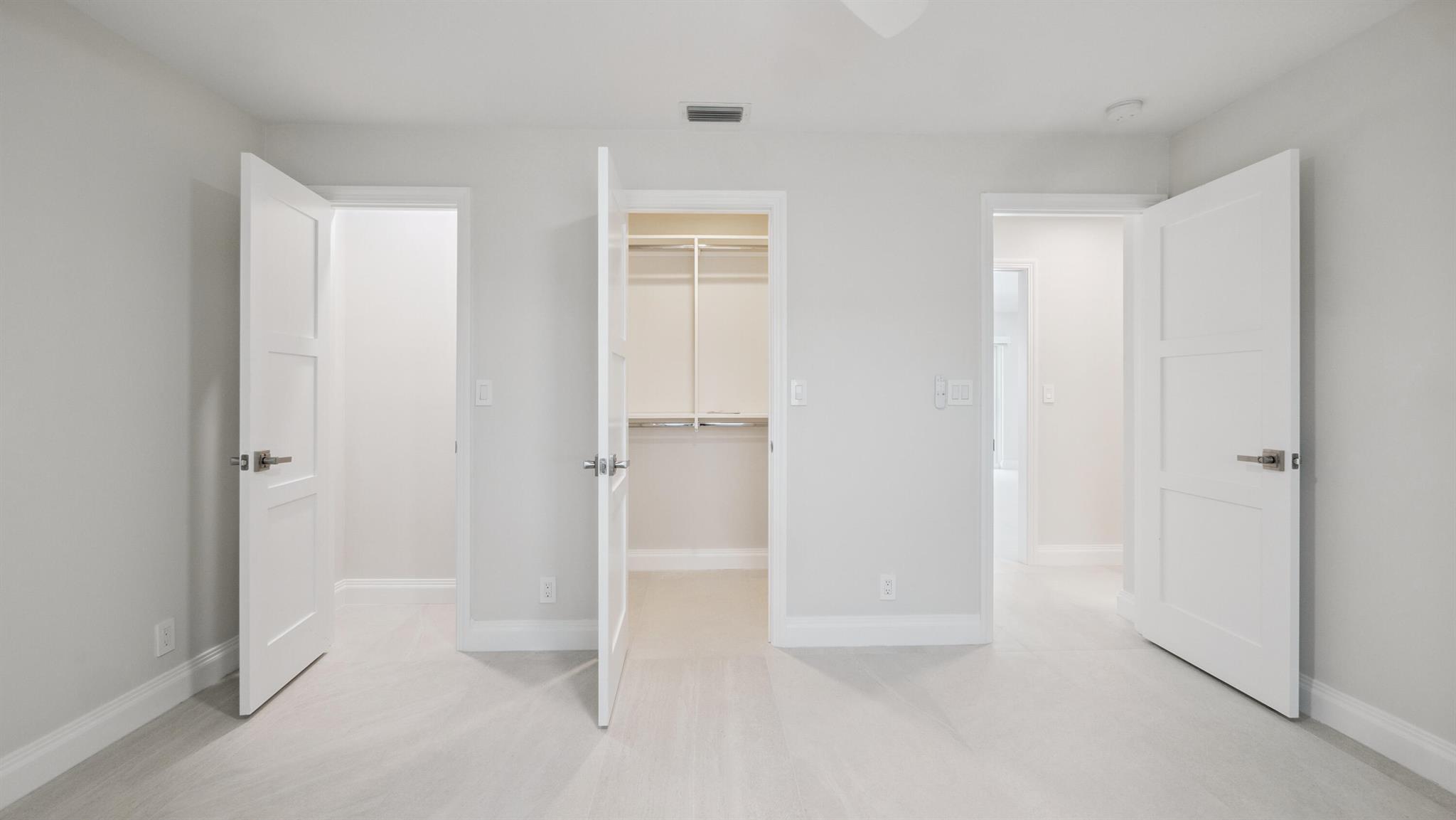 2839 Banyan Boulevard Circle NW