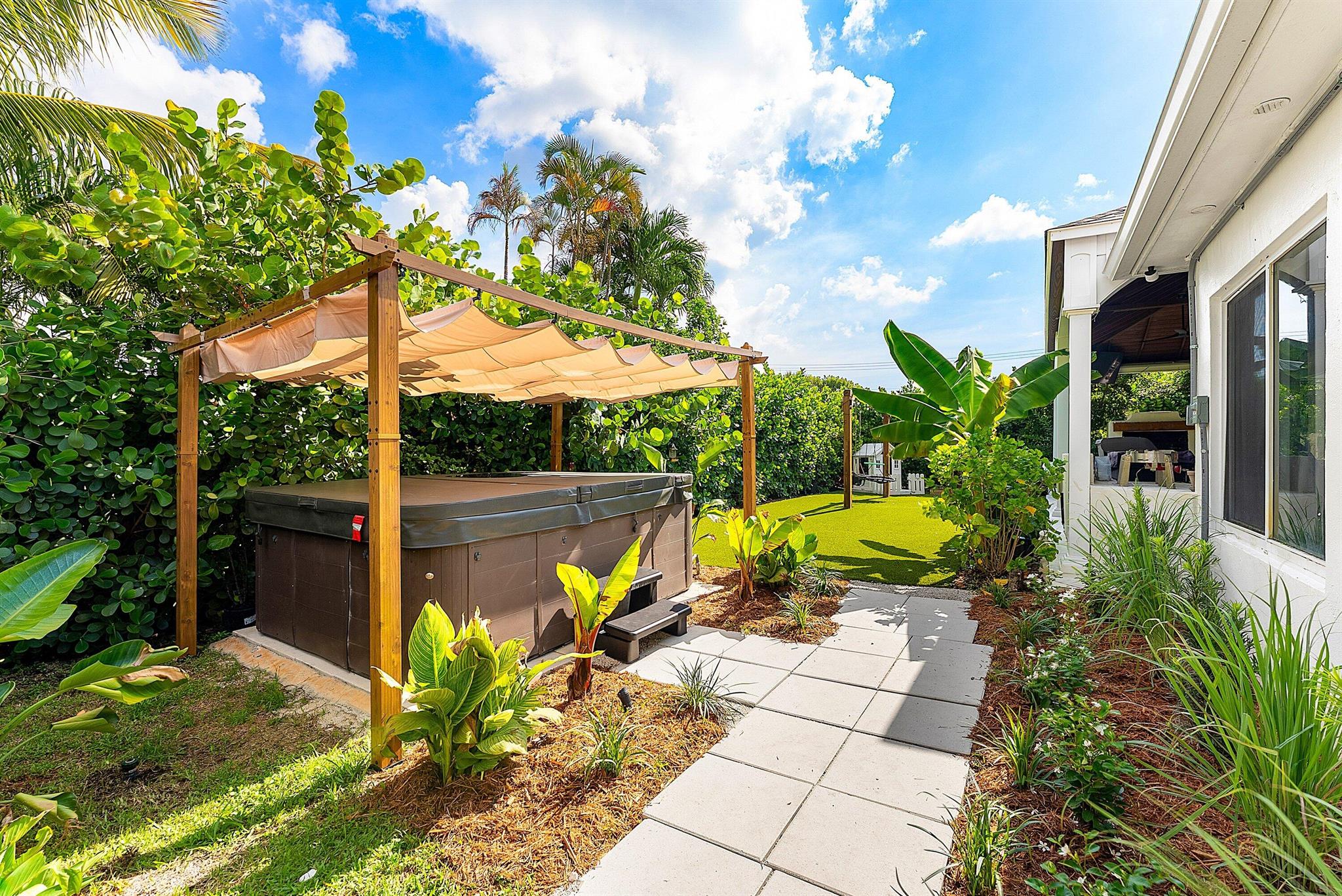 499 NE 28th Road