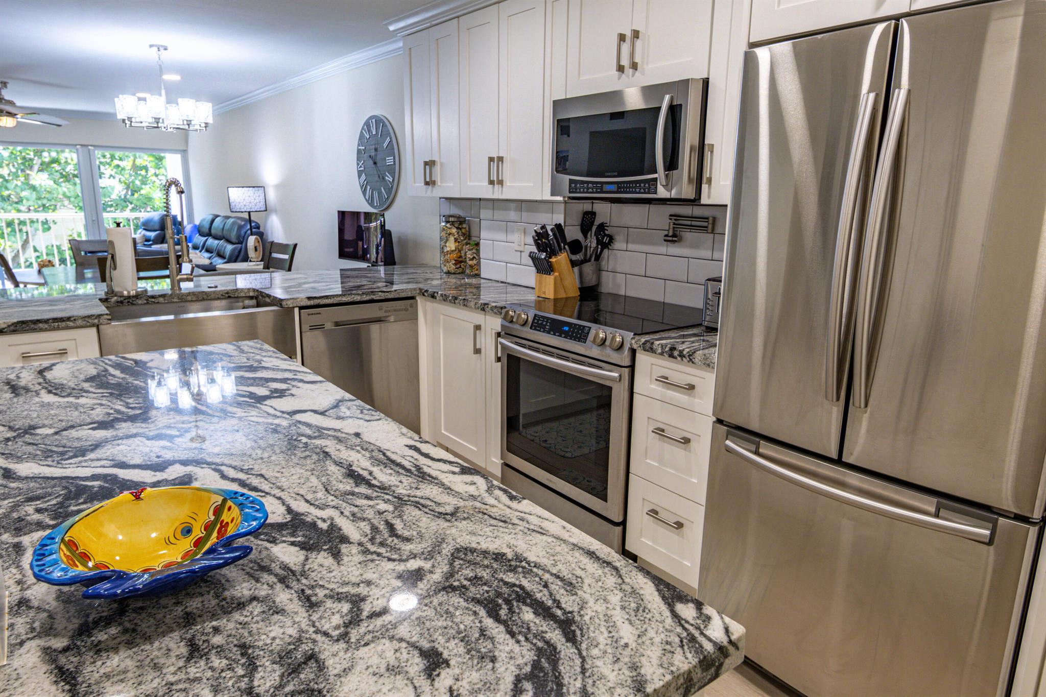 1021 Hillsboro Mile 203