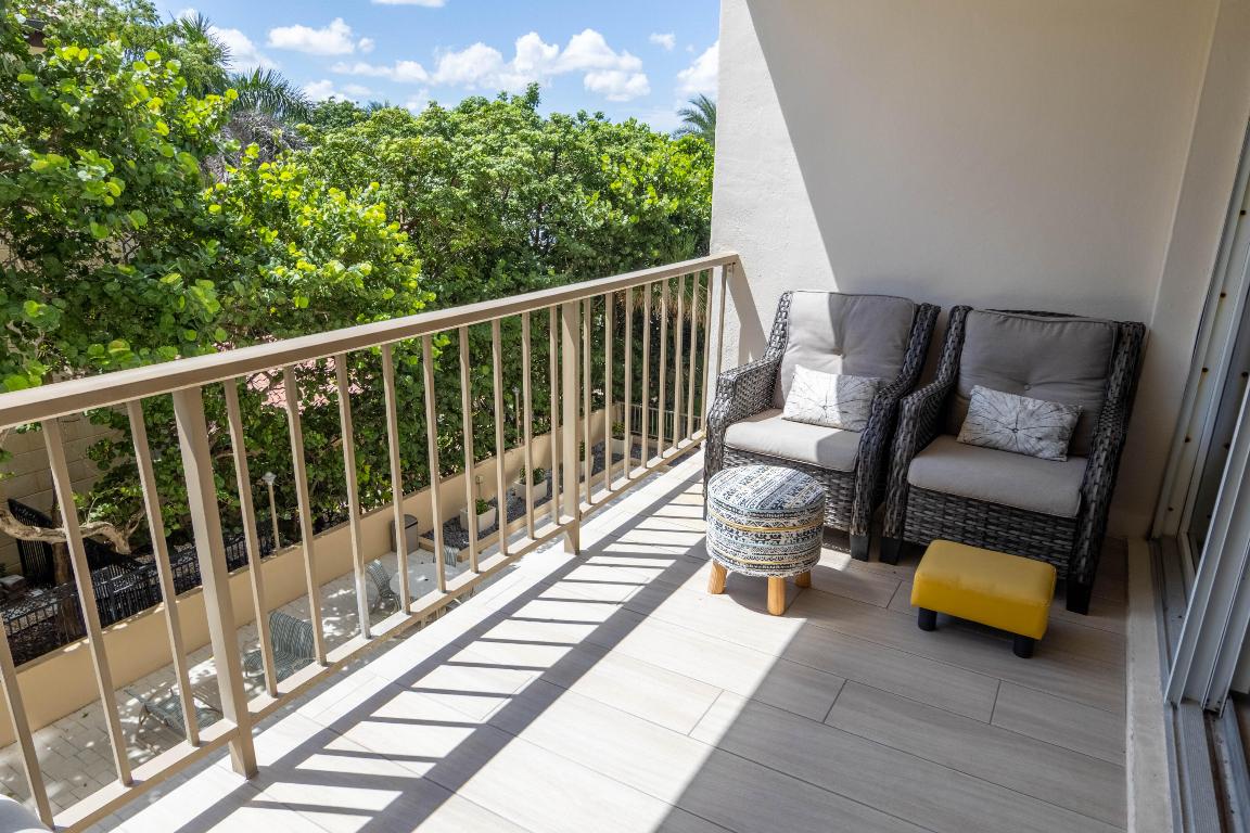 1021 Hillsboro Mile 203