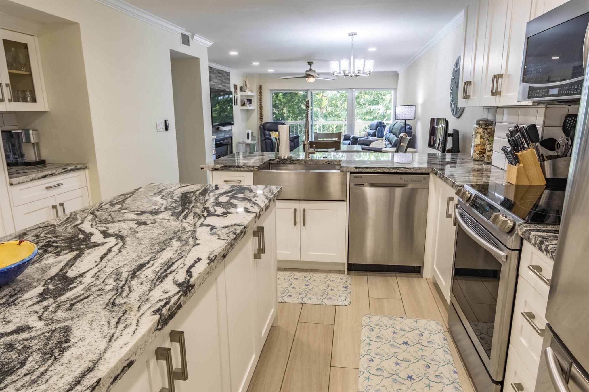 1021 Hillsboro Mile 203