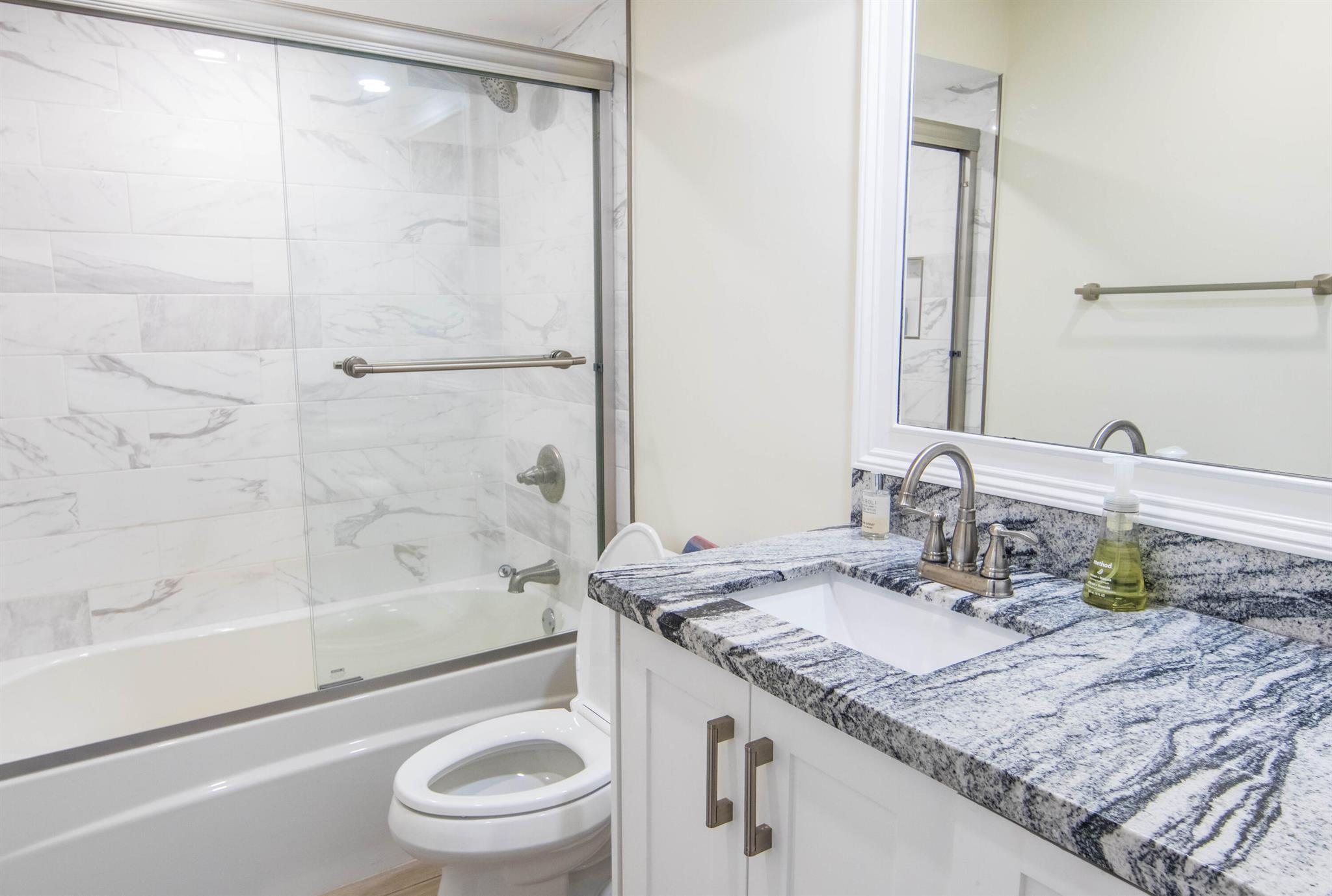 1021 Hillsboro Mile 203