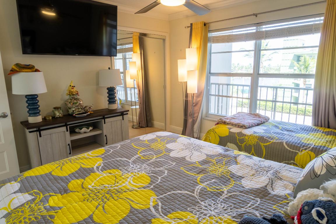 1021 Hillsboro Mile 203