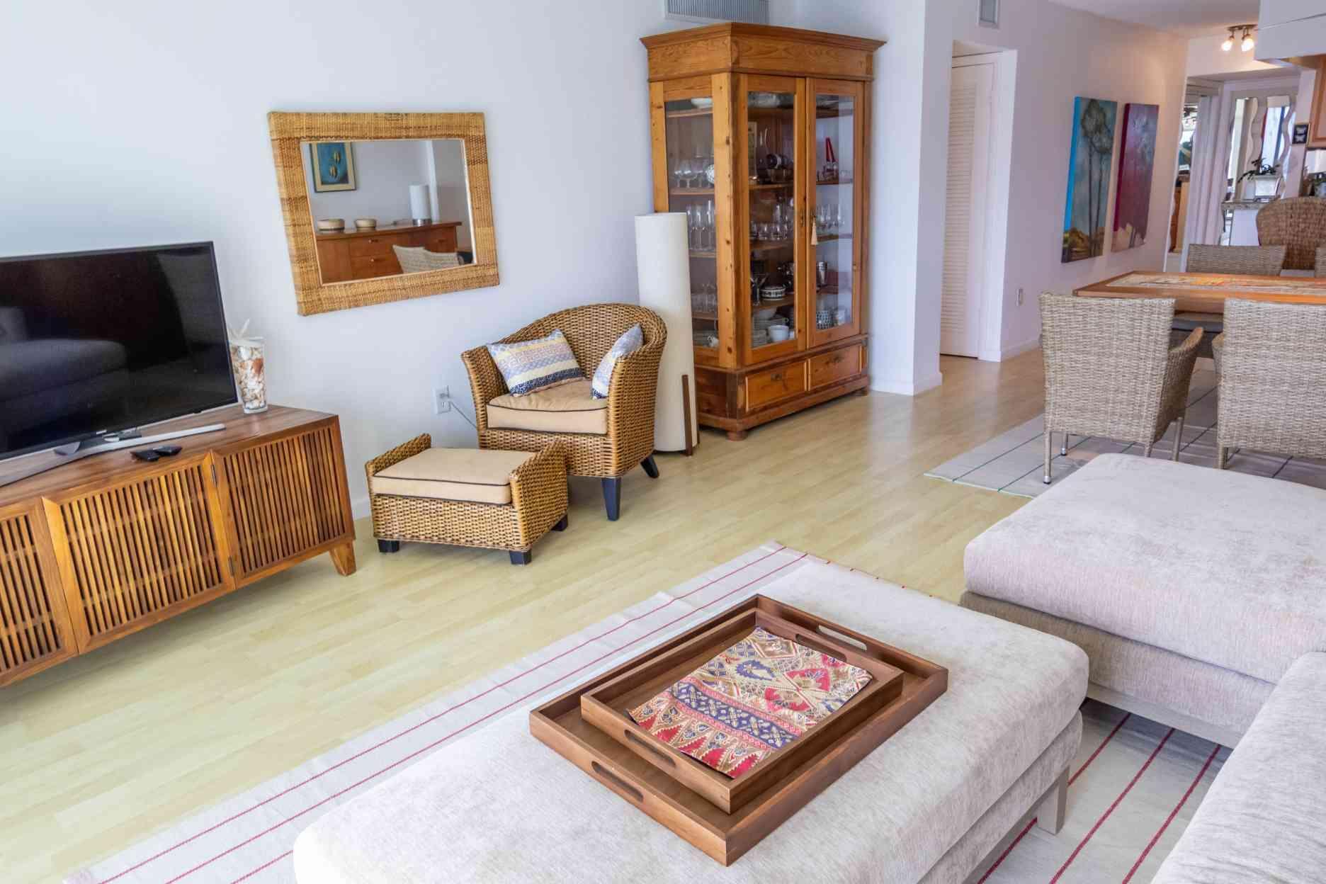 1021 Hillsboro Mile 1102