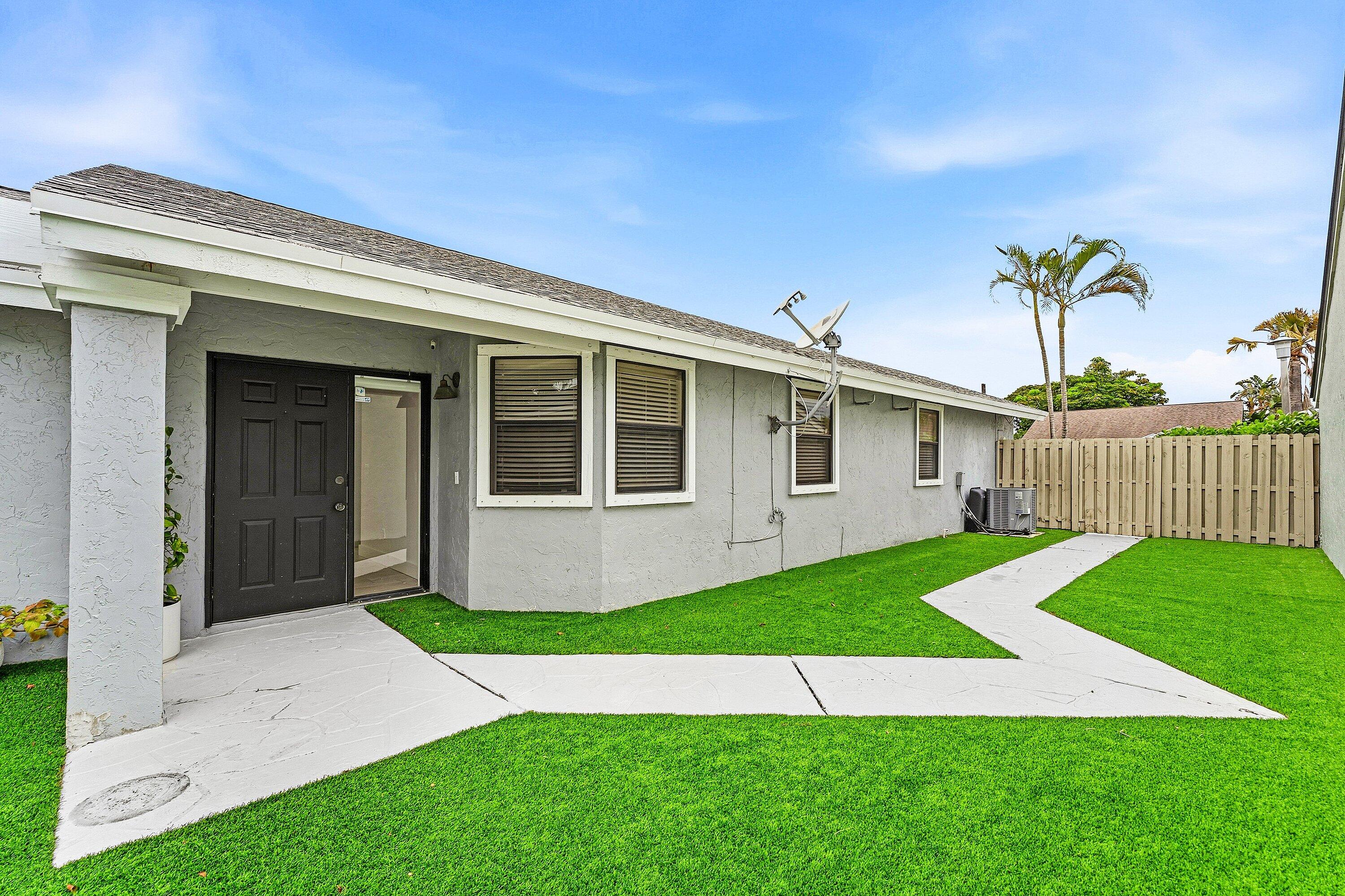 1221 NW 19th Ter