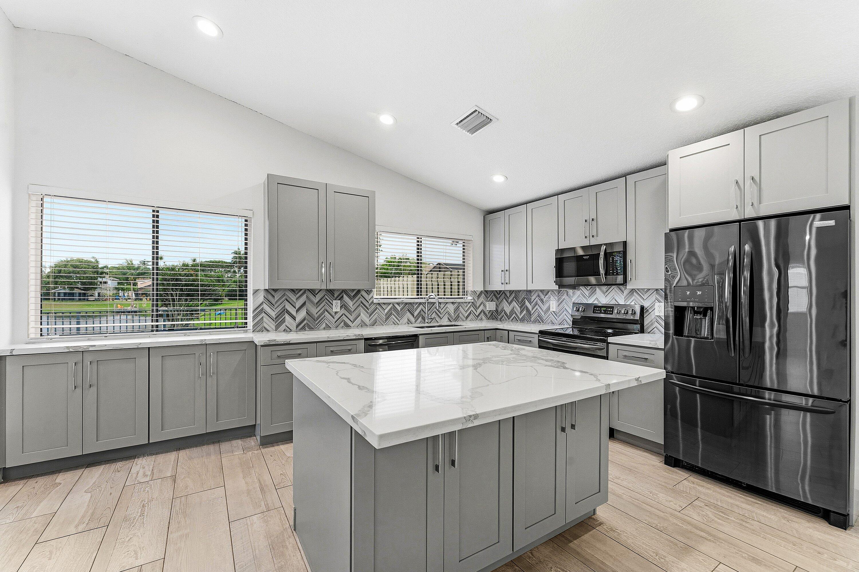 1221 NW 19th Ter
