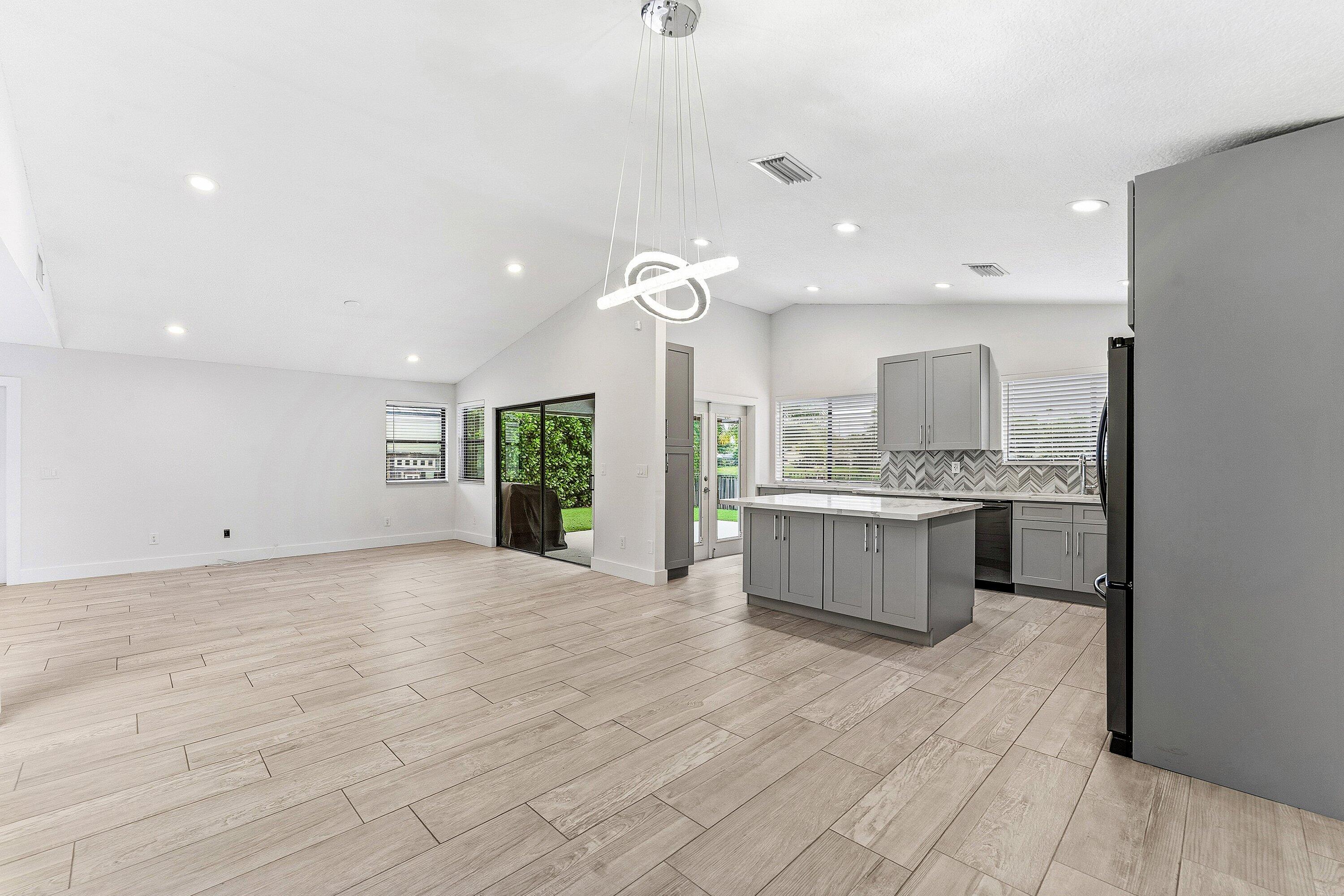 1221 NW 19th Ter