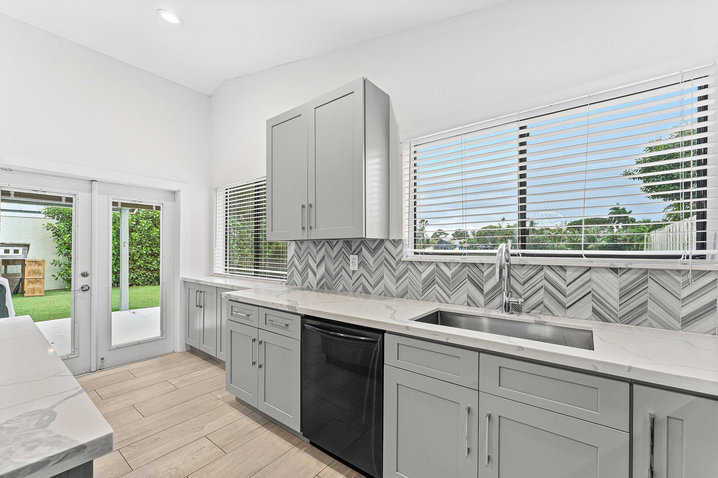 1221 NW 19th Ter