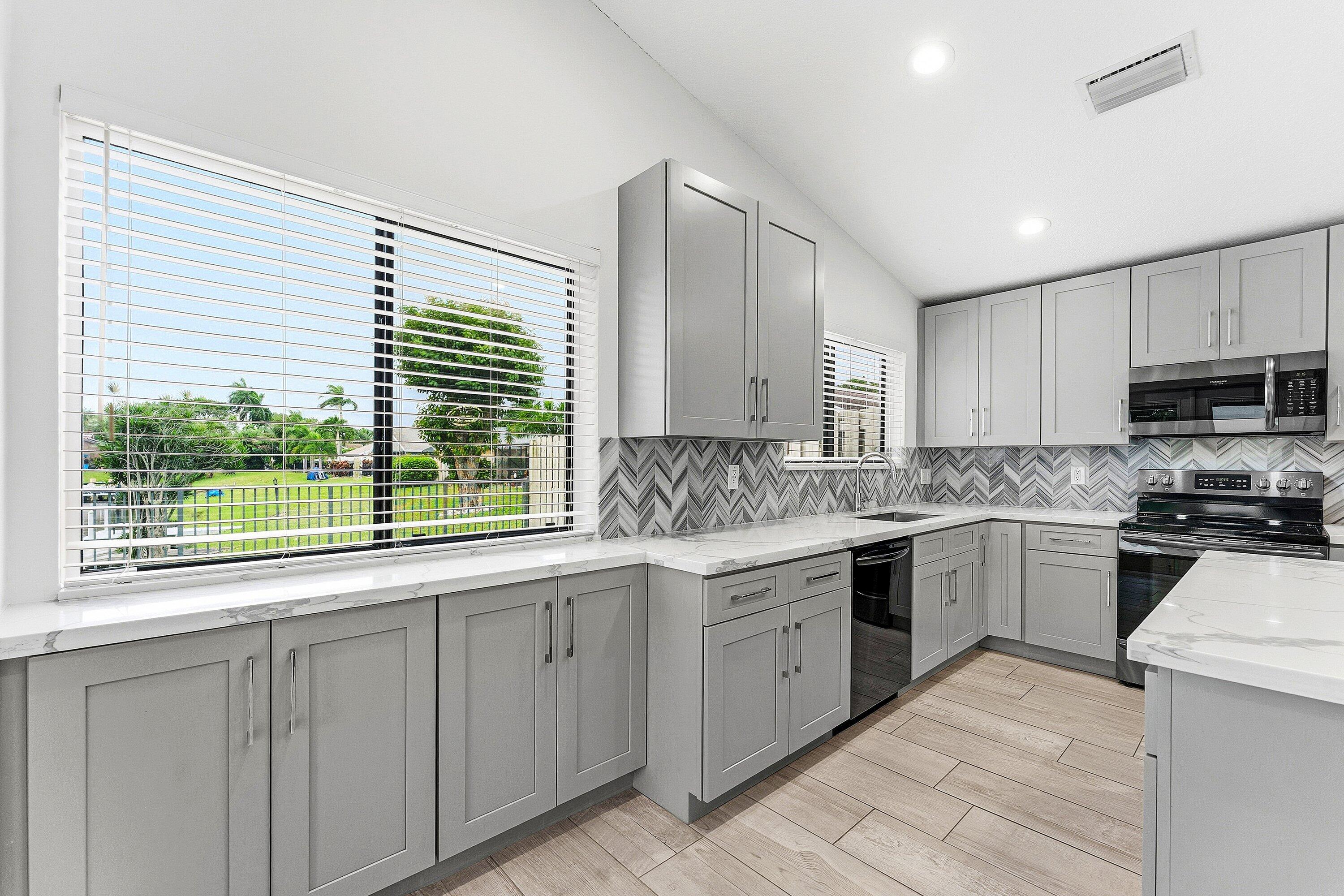 1221 NW 19th Ter