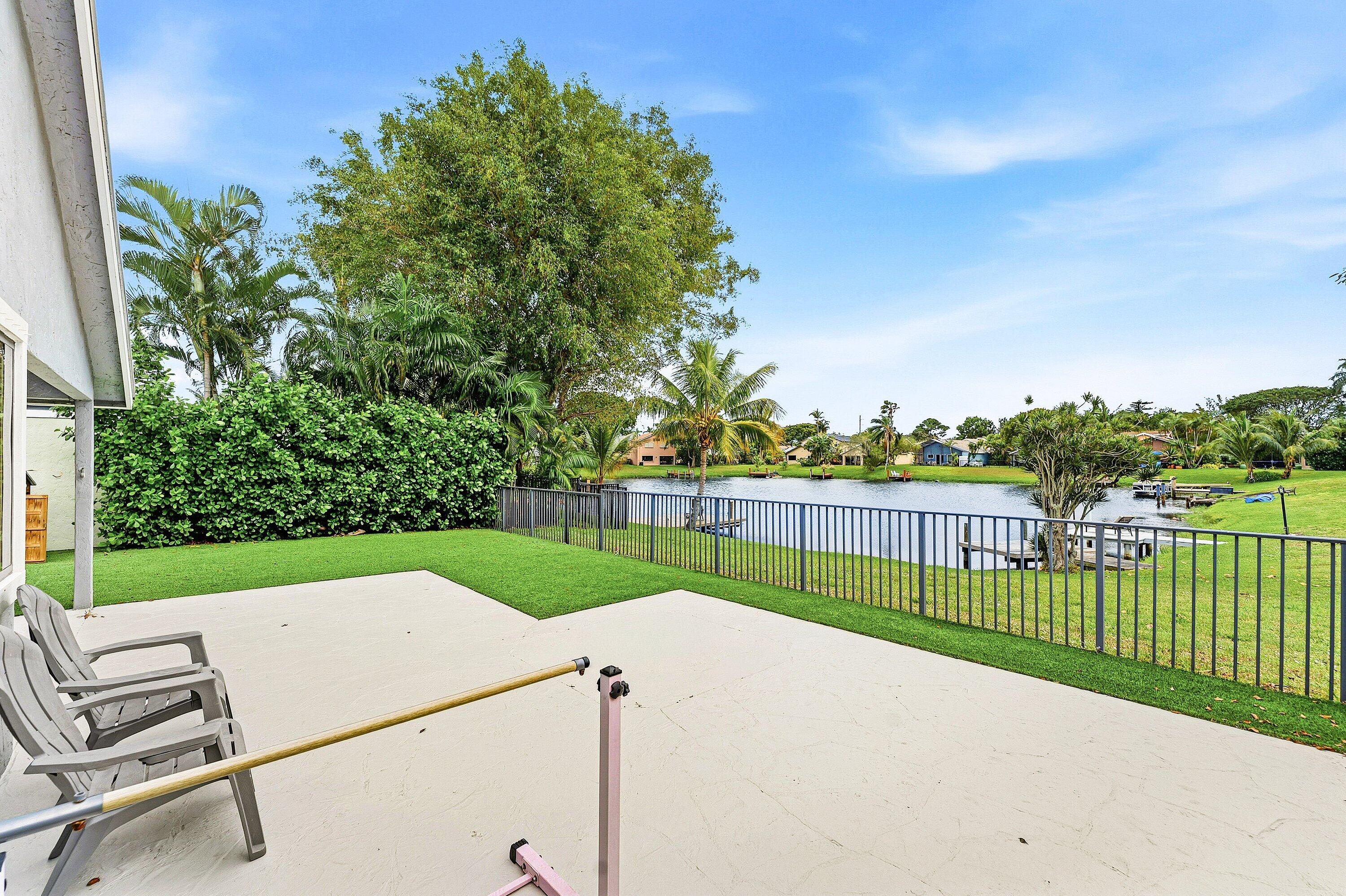 1221 NW 19th Ter