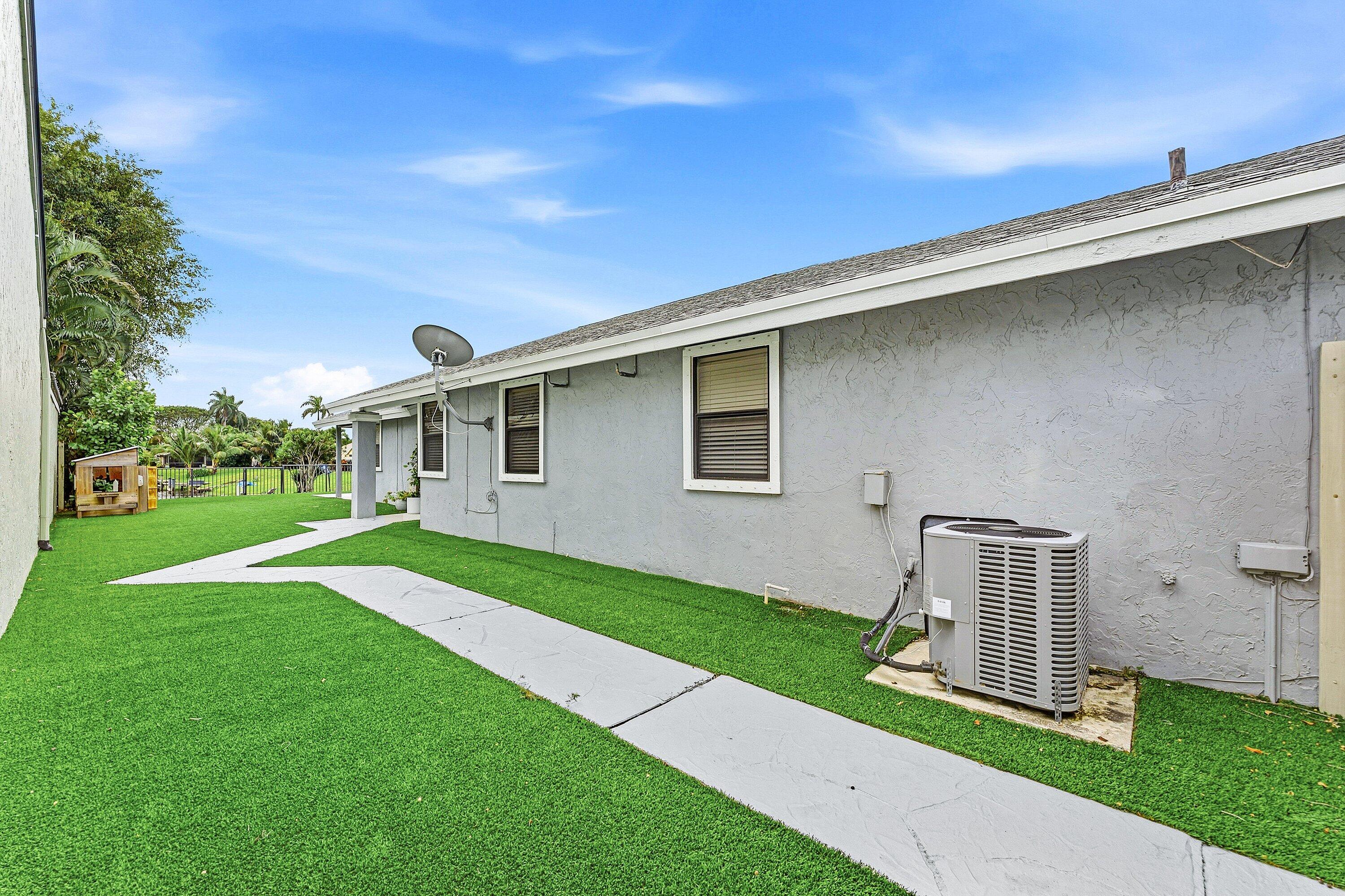 1221 NW 19th Ter