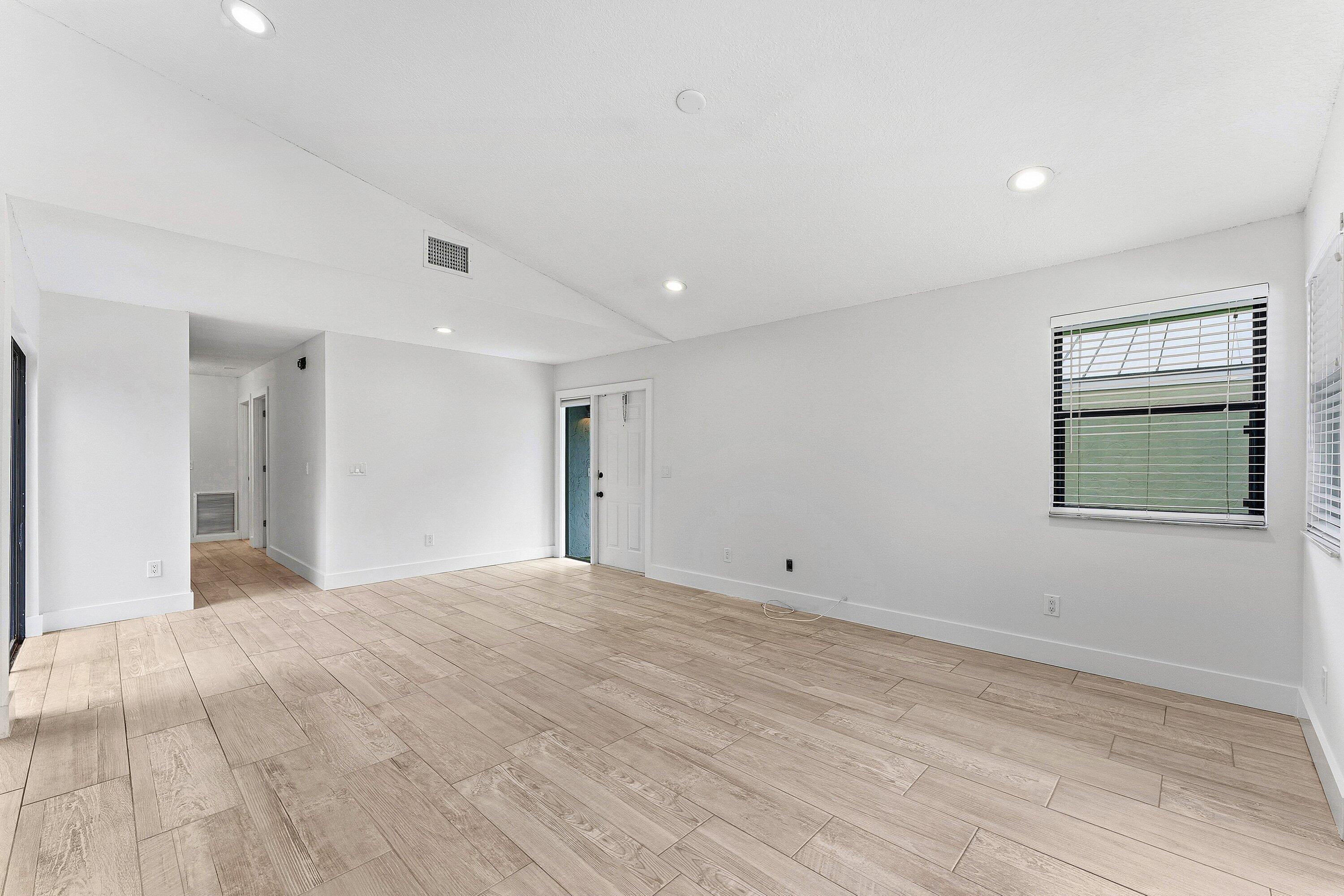 1221 NW 19th Ter