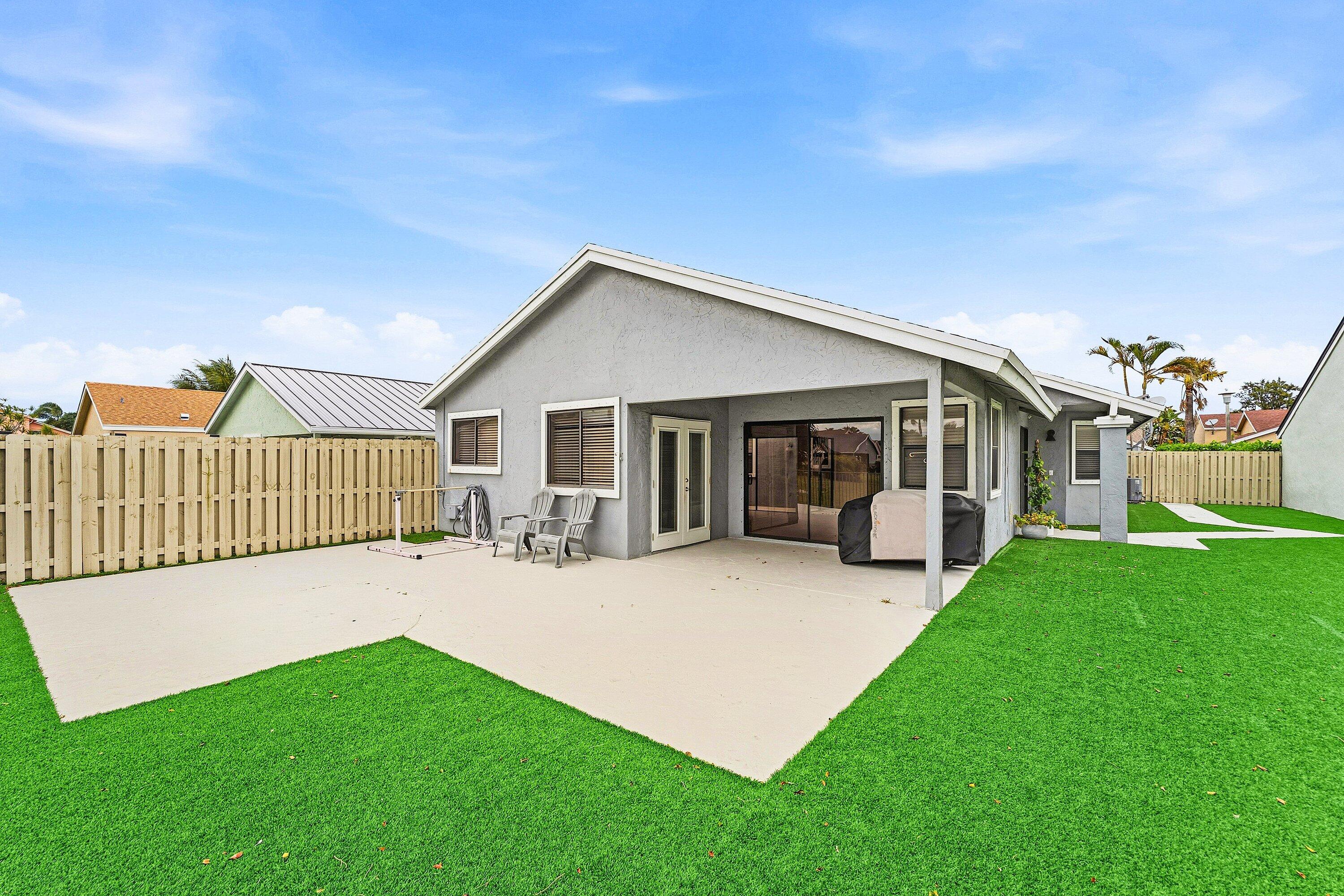 1221 NW 19th Ter