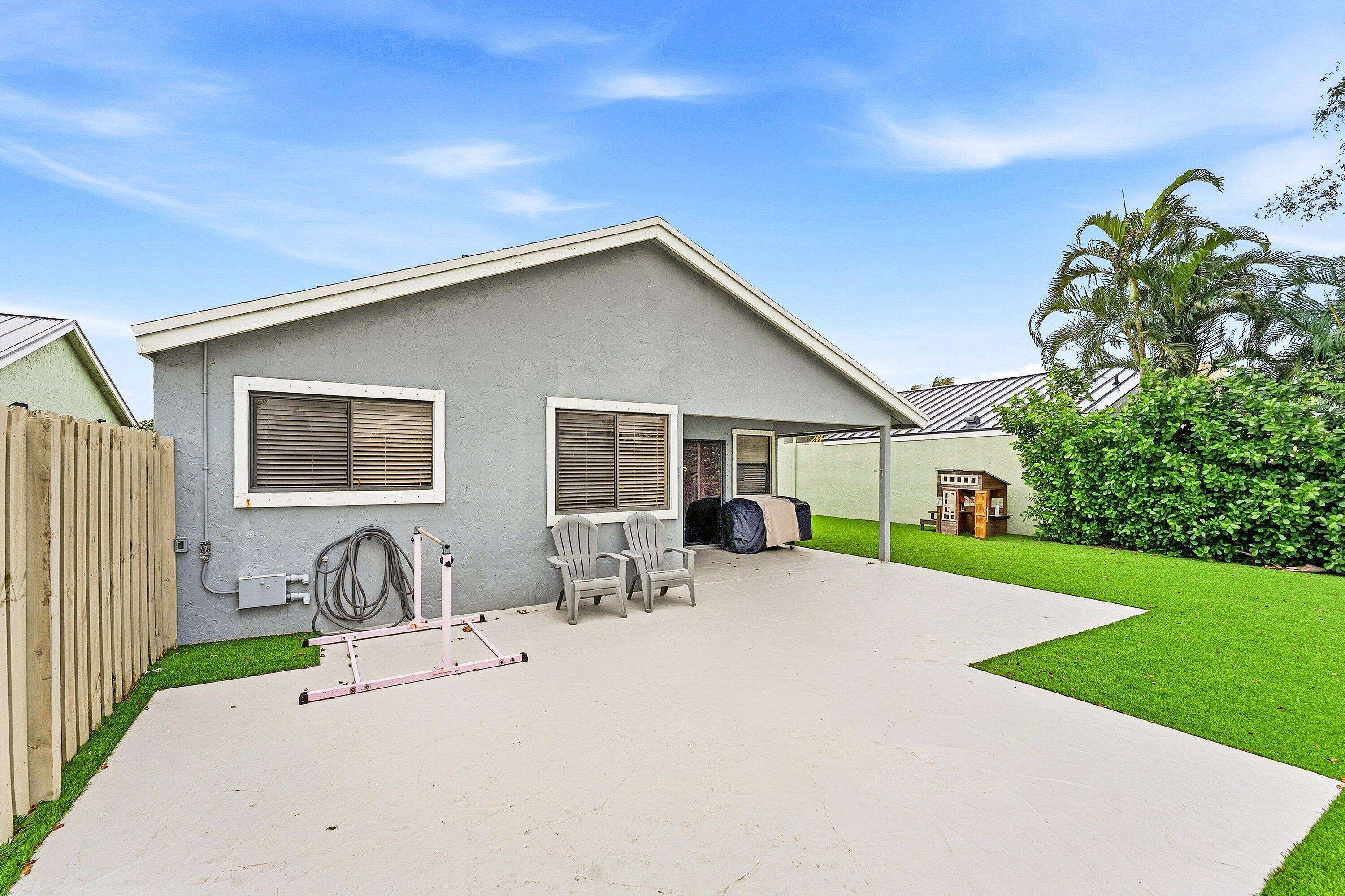 1221 NW 19th Ter
